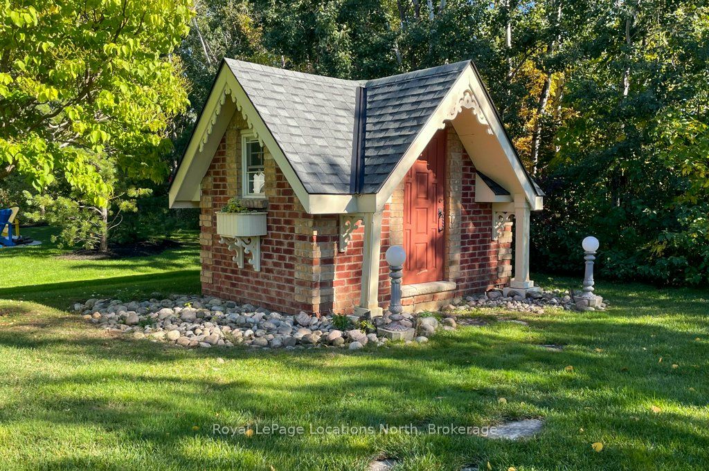 202 Snowbridge Way Property Photo 4