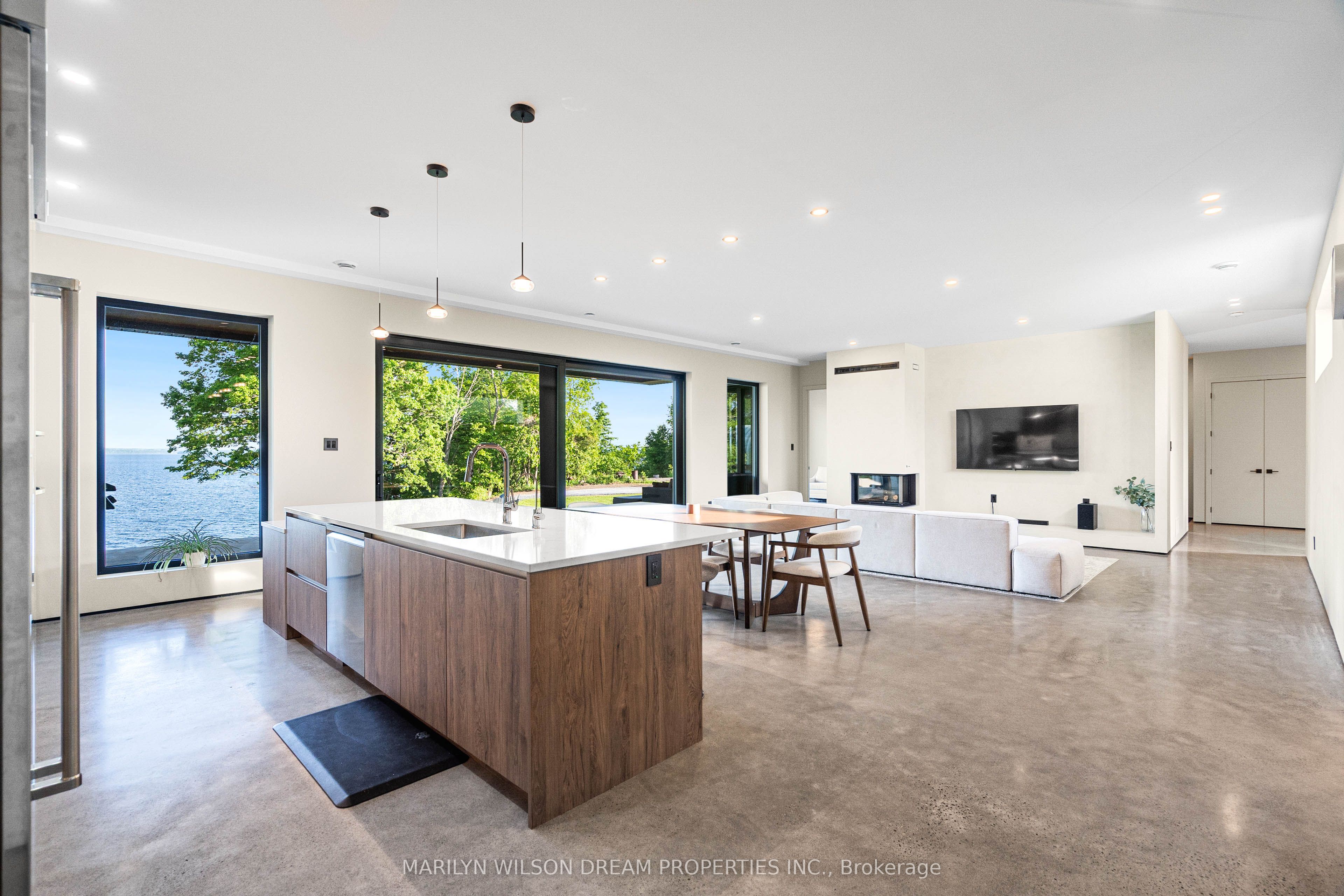 2486 Howe Island Drive Property Photo 13