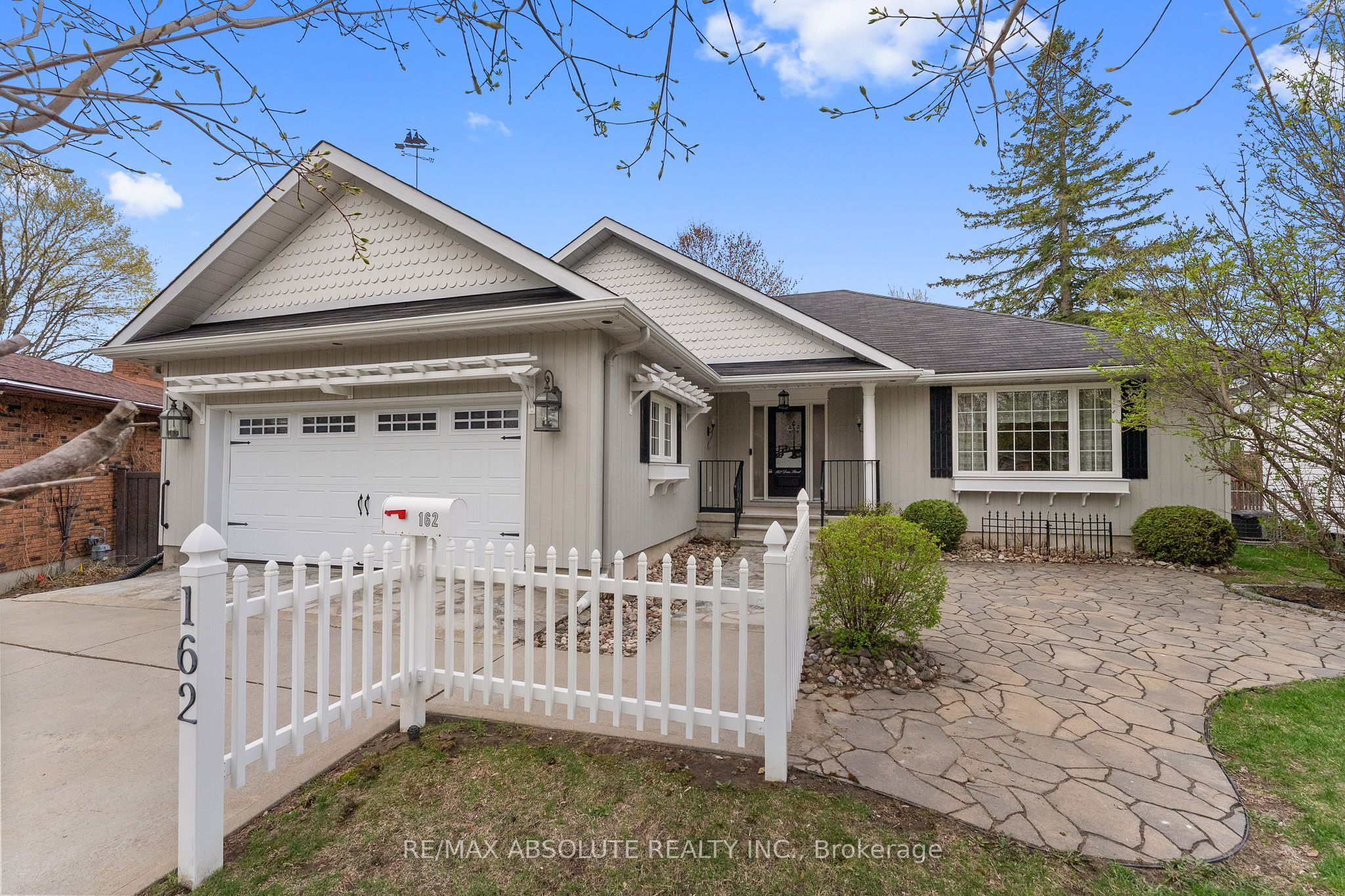 162 Dan Street Property Photo 2