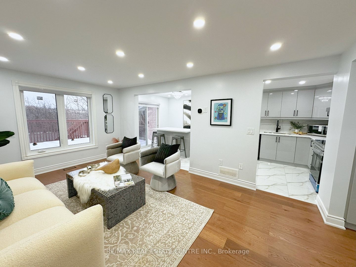 498 Bankside Drive Property Photo 6