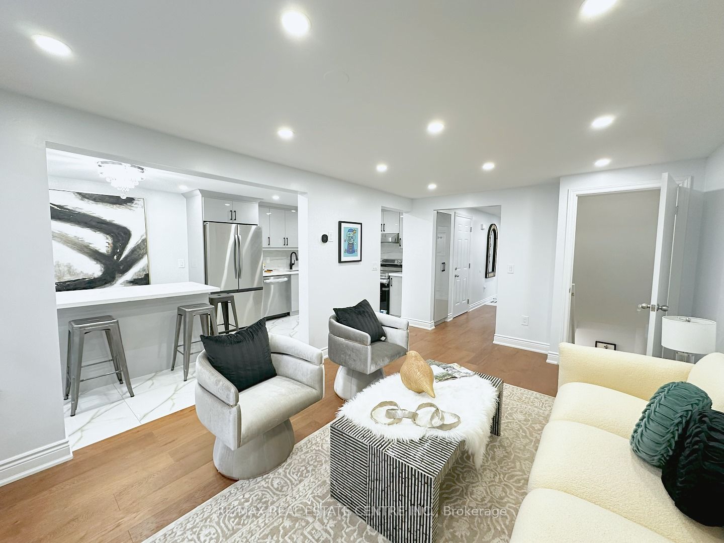 498 Bankside Drive Property Photo 8