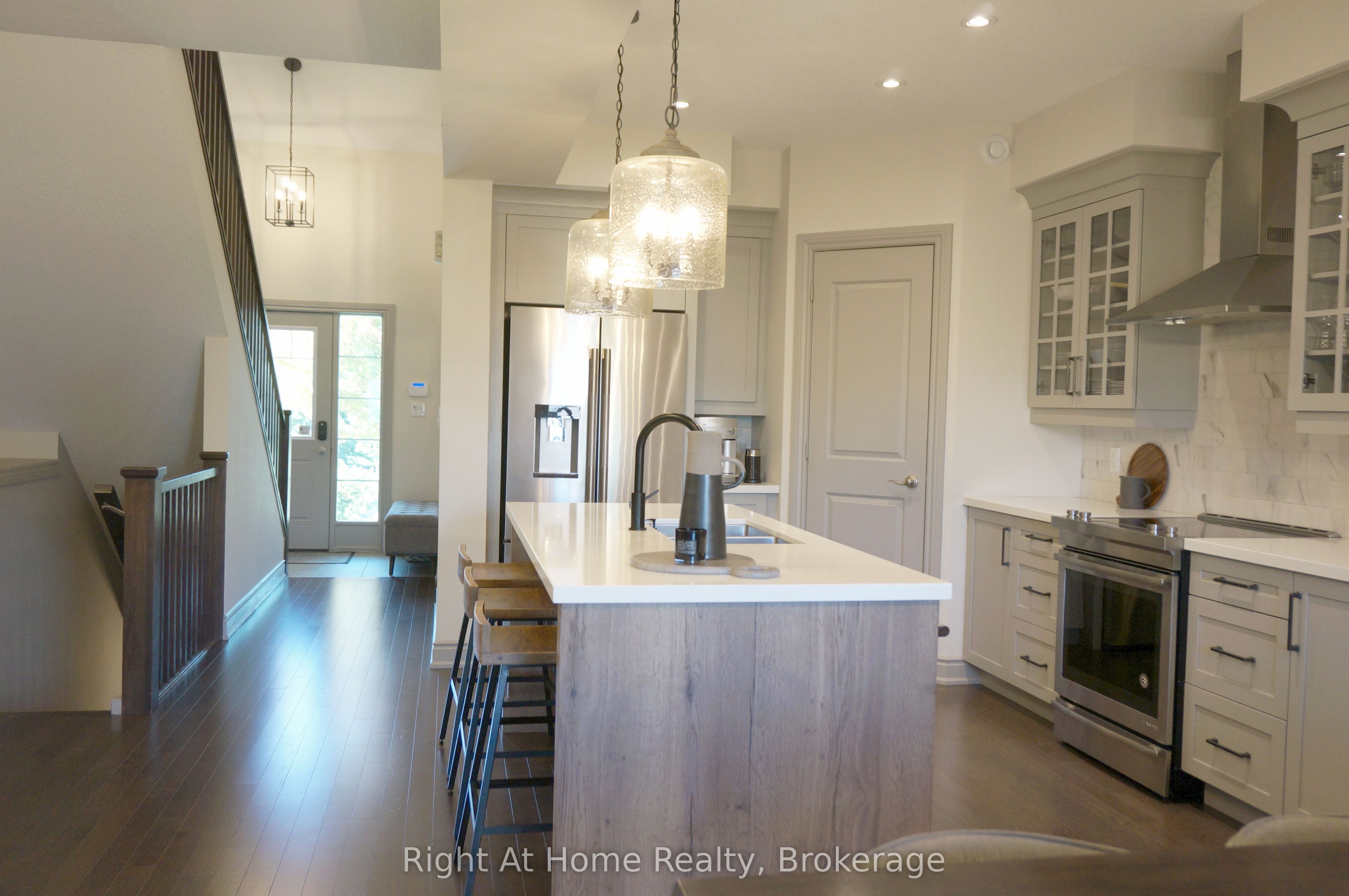 107 Beacon Drive Property Photo 4