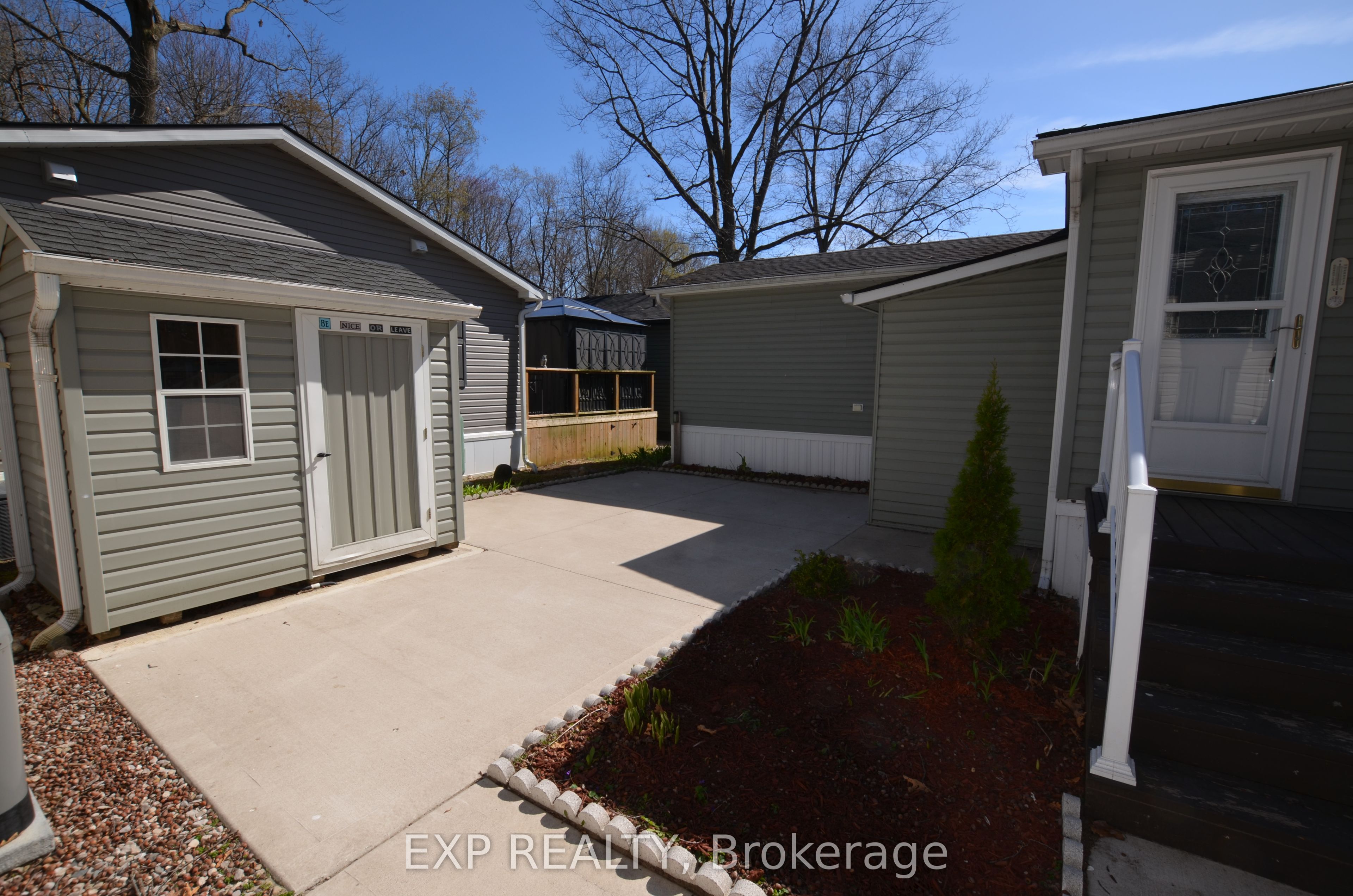 22790 Amiens Road 51 Property Photo 6