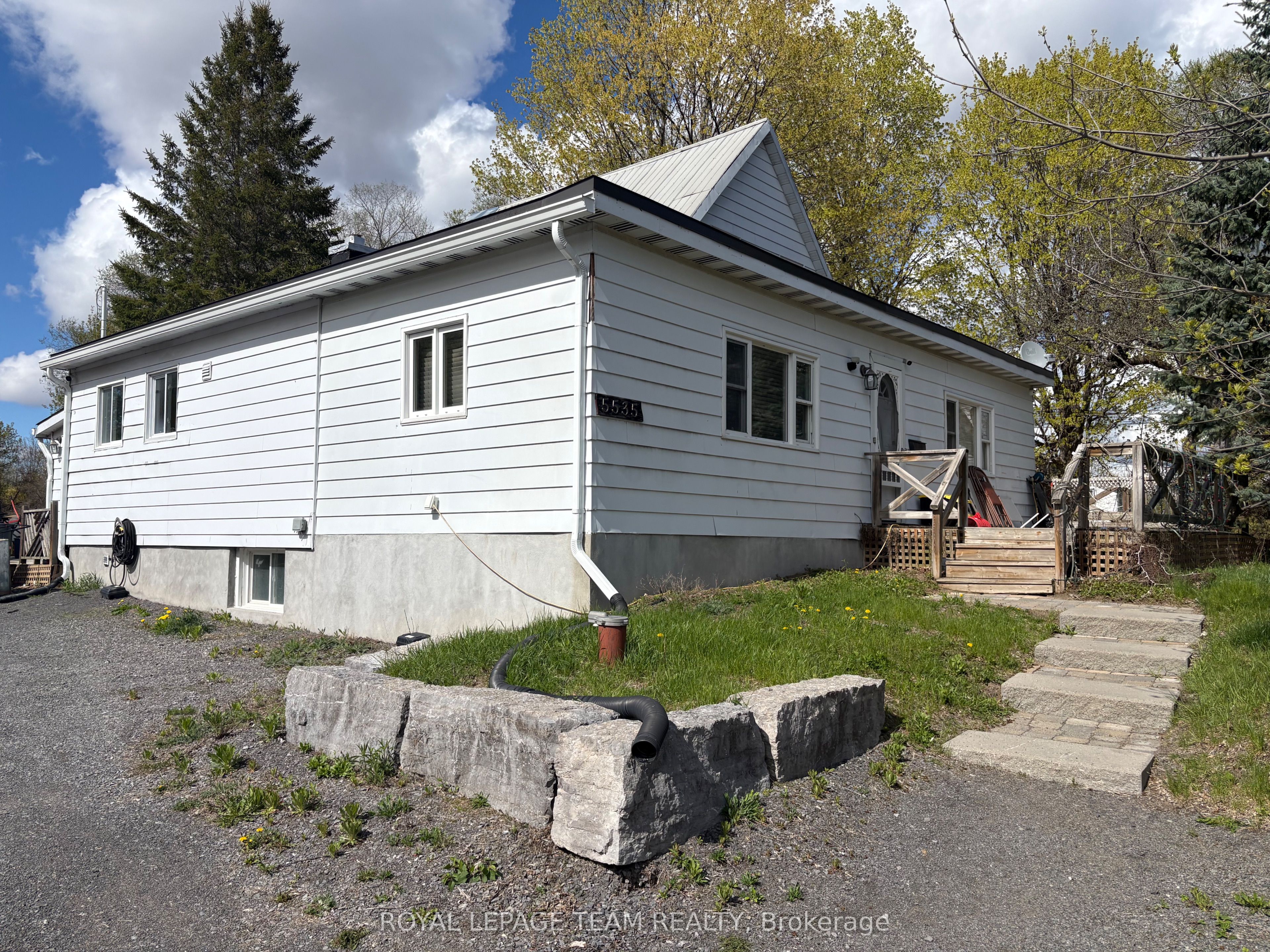 5535 Mitch Owens Road N Property Photo 1