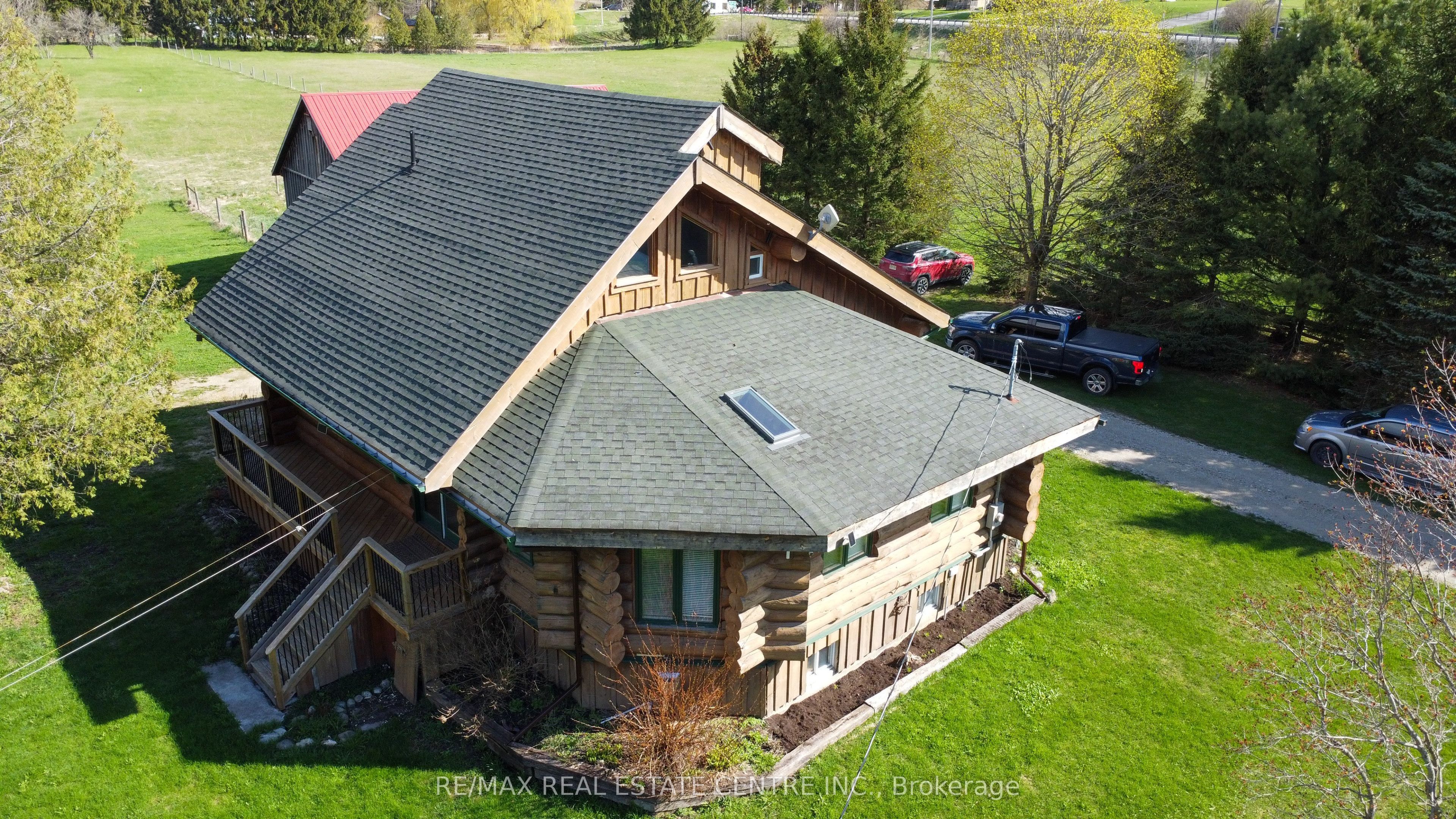 312302 6 Highway Property Photo 1