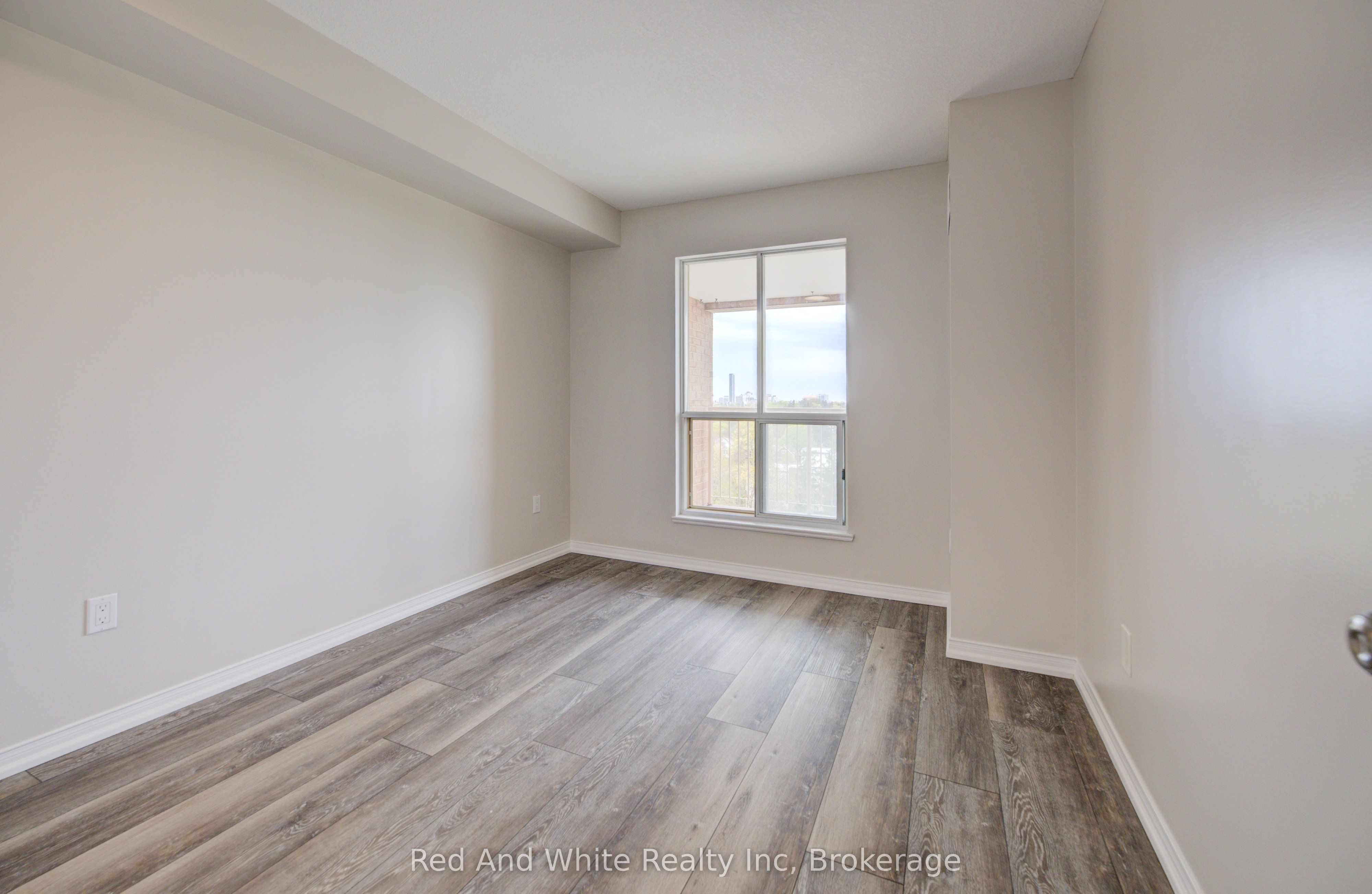 1414 King Street E 802 Property Photo 17