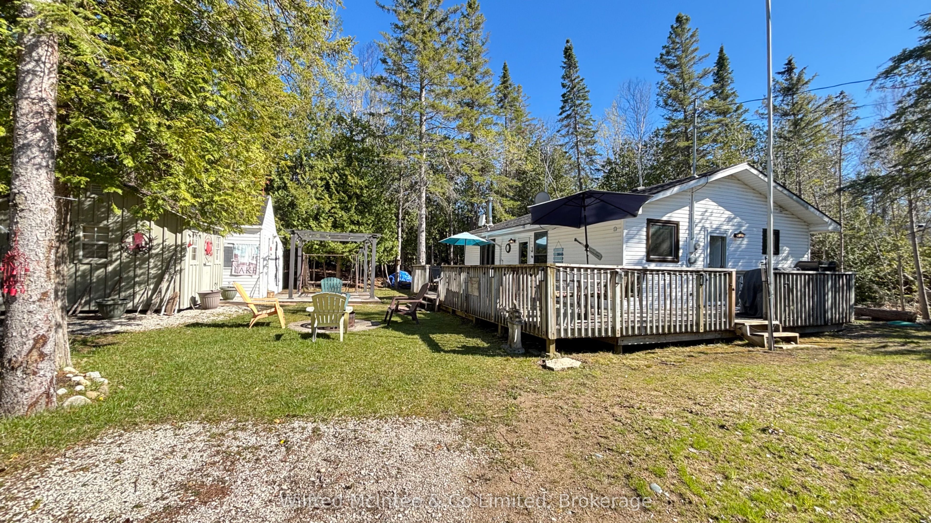 26 Thompson Avenue Property Photo 10