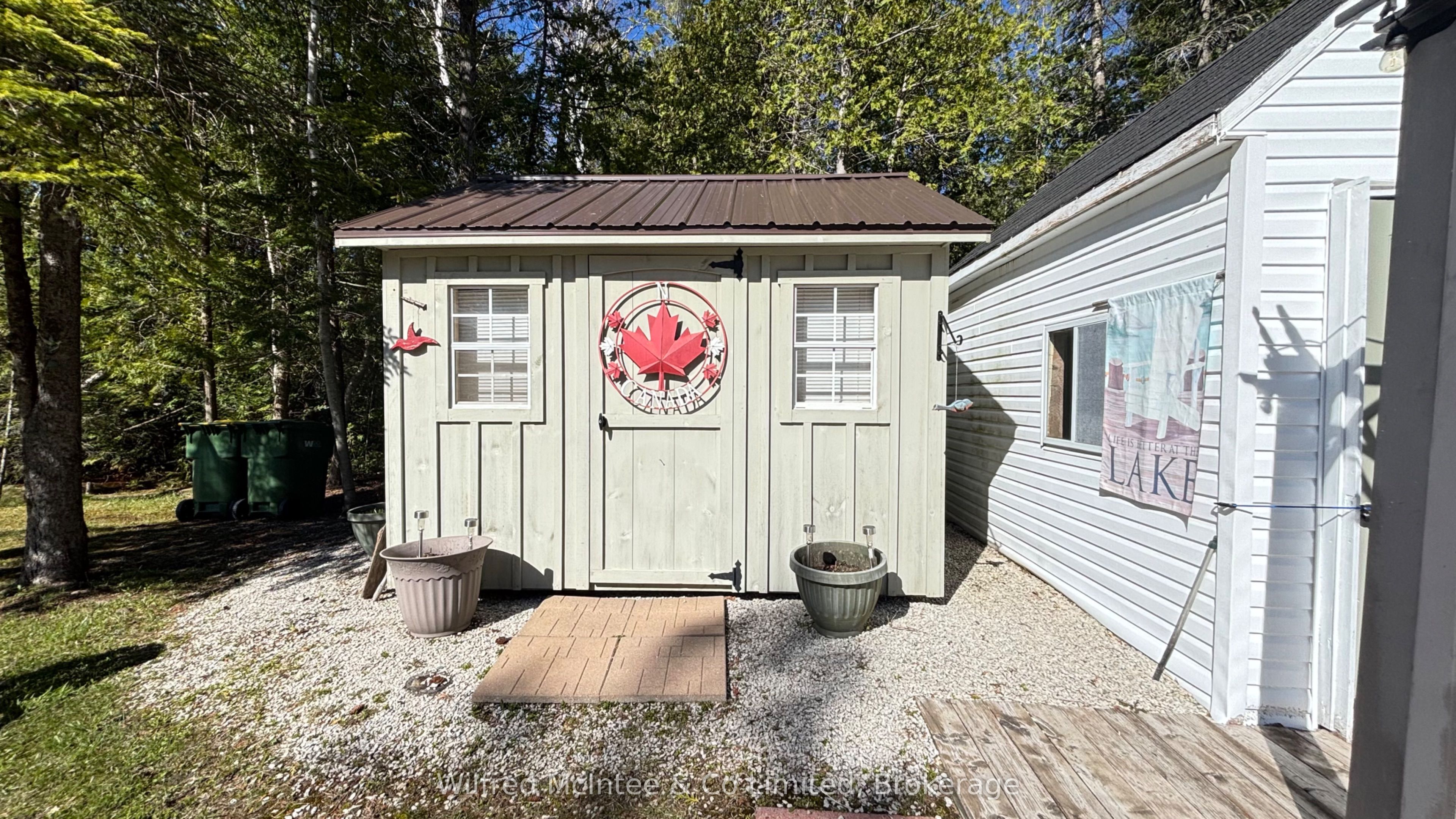 26 Thompson Avenue Property Photo 17