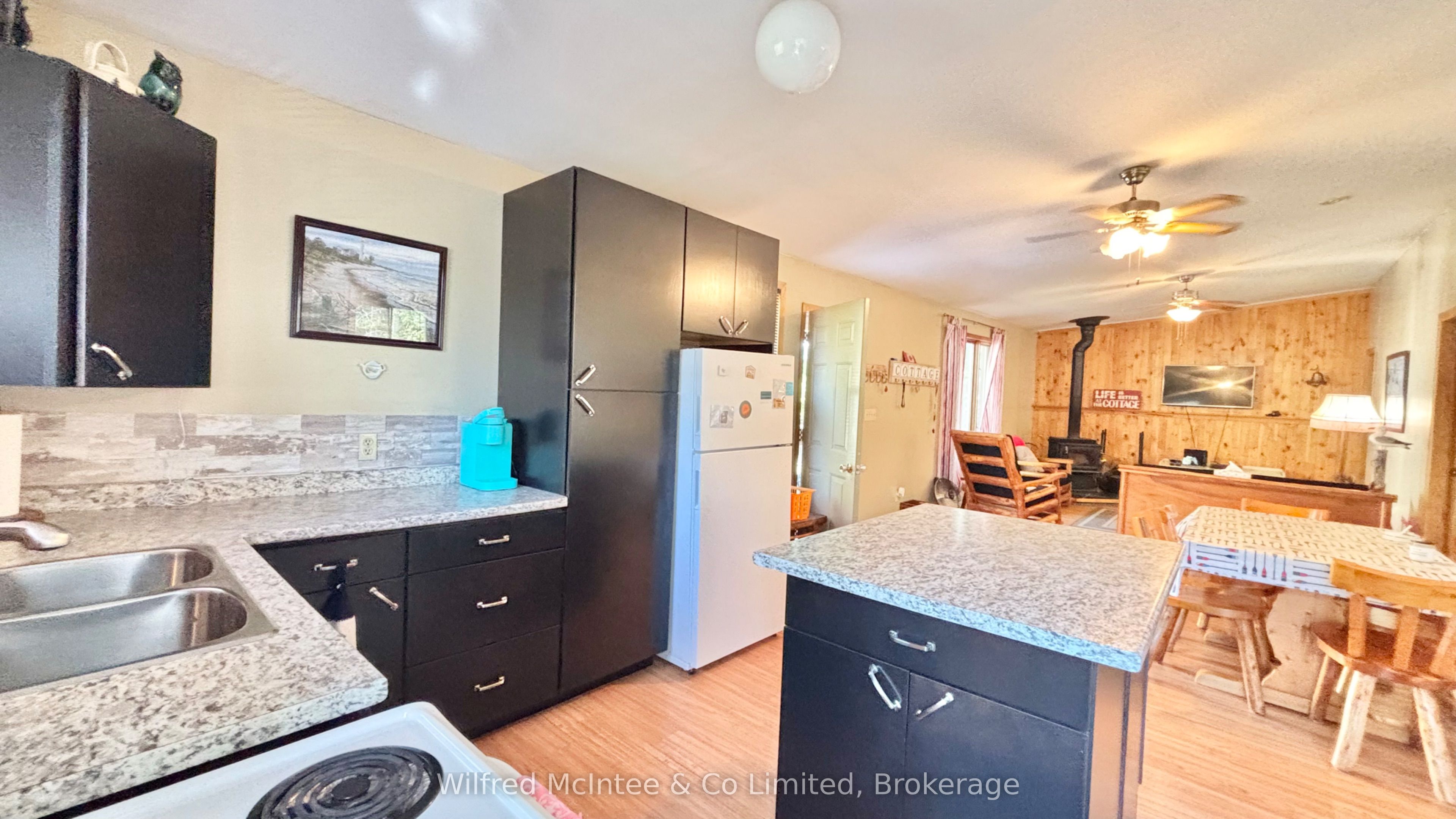 26 Thompson Avenue Property Photo 28