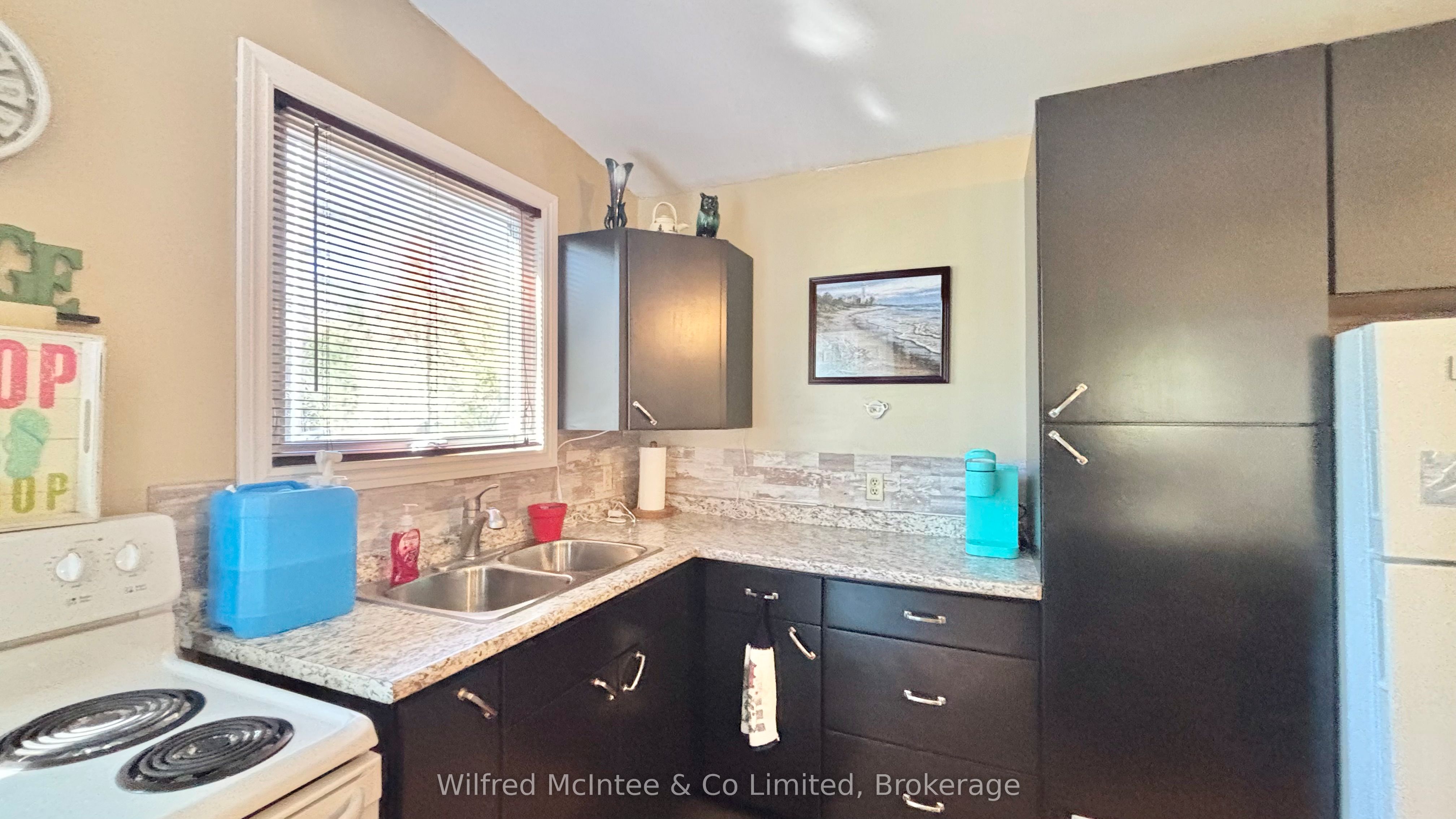 26 Thompson Avenue Property Photo 29