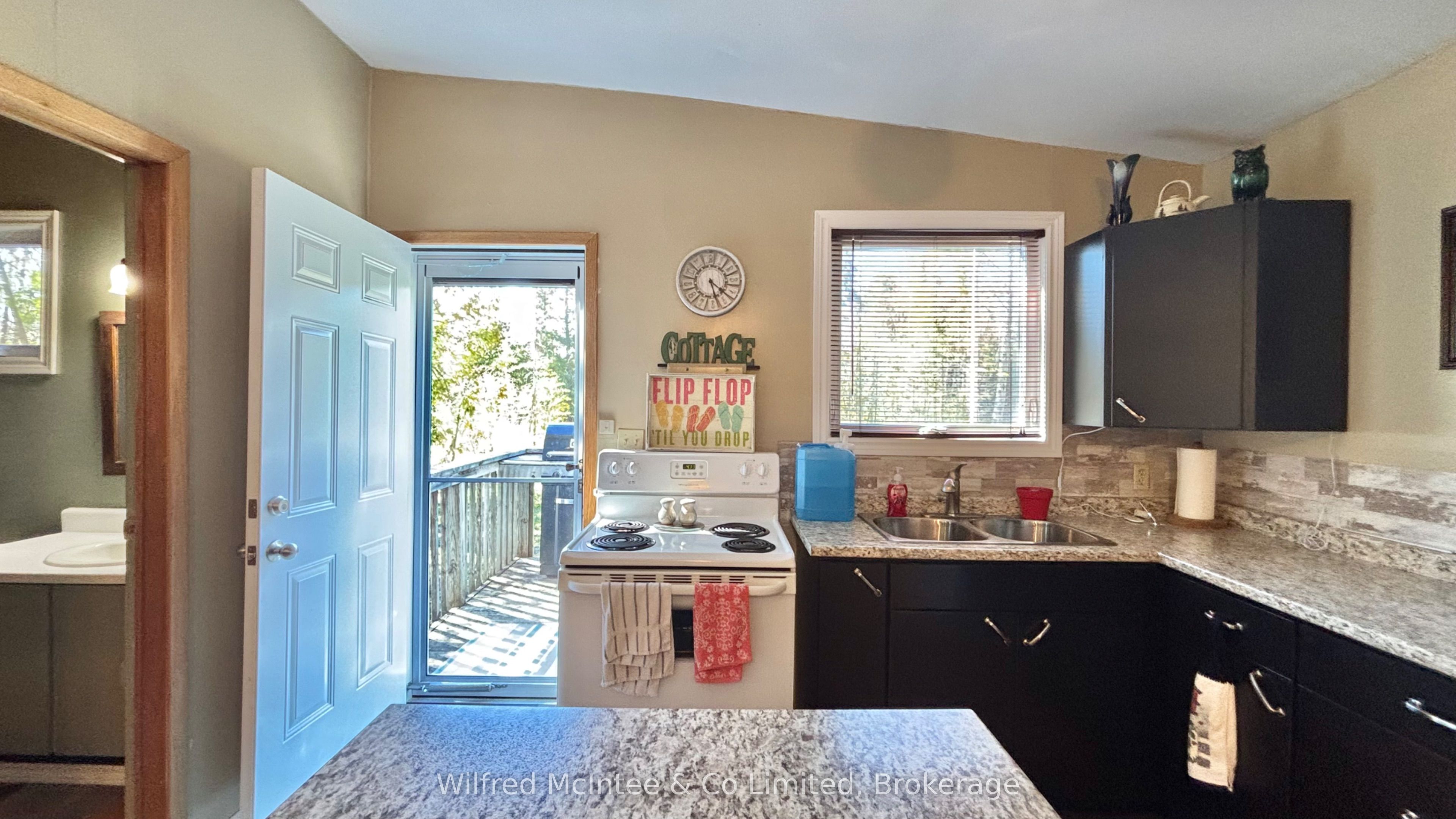 26 Thompson Avenue Property Photo 31