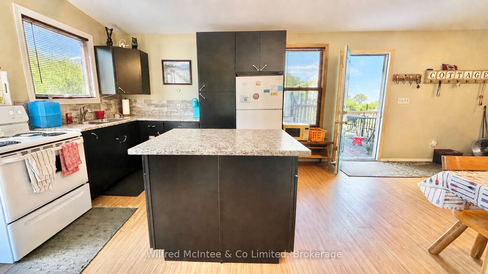 26 Thompson Avenue Property Photo 33