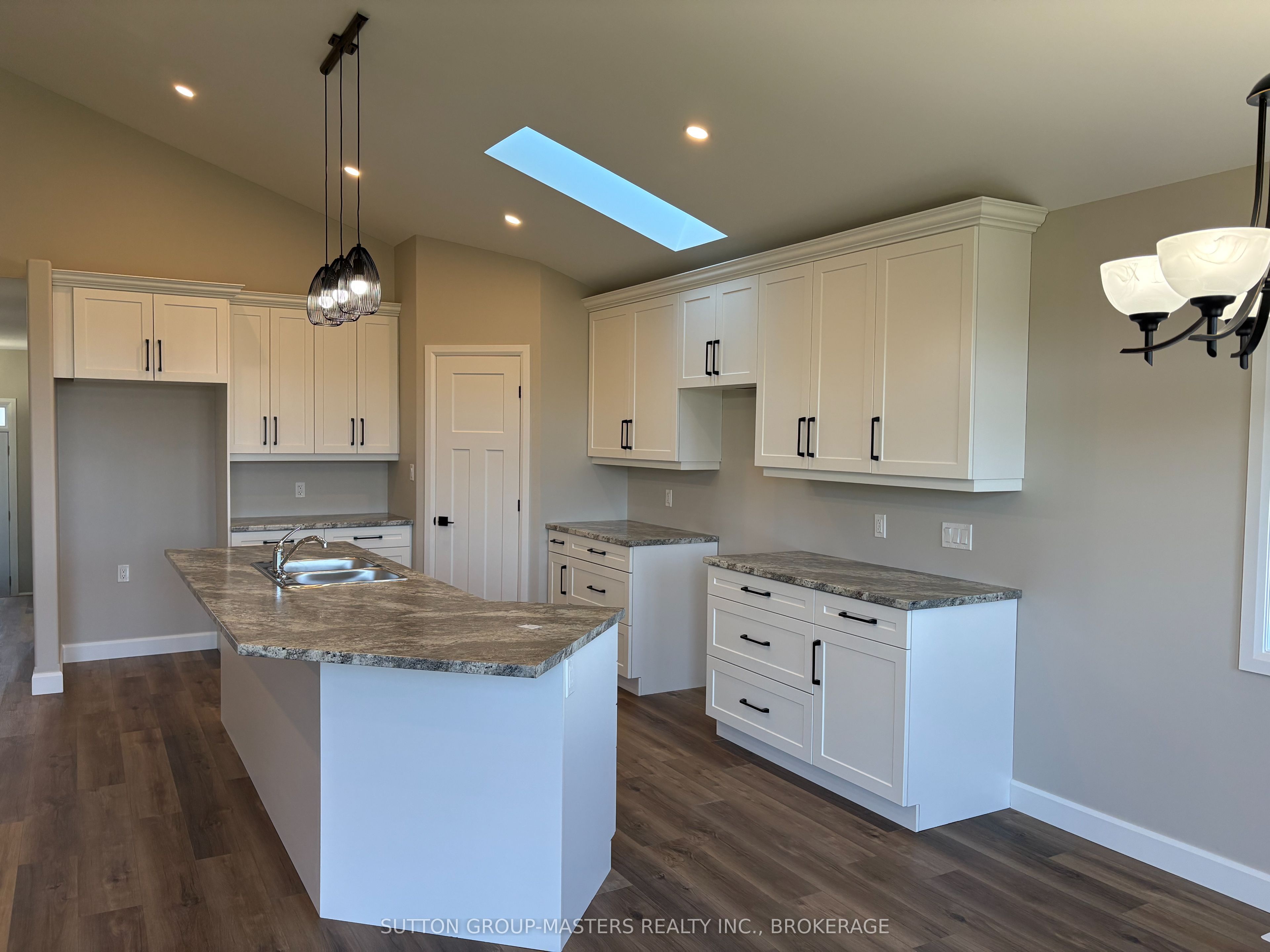 812 Windermere Drive Property Photo 3