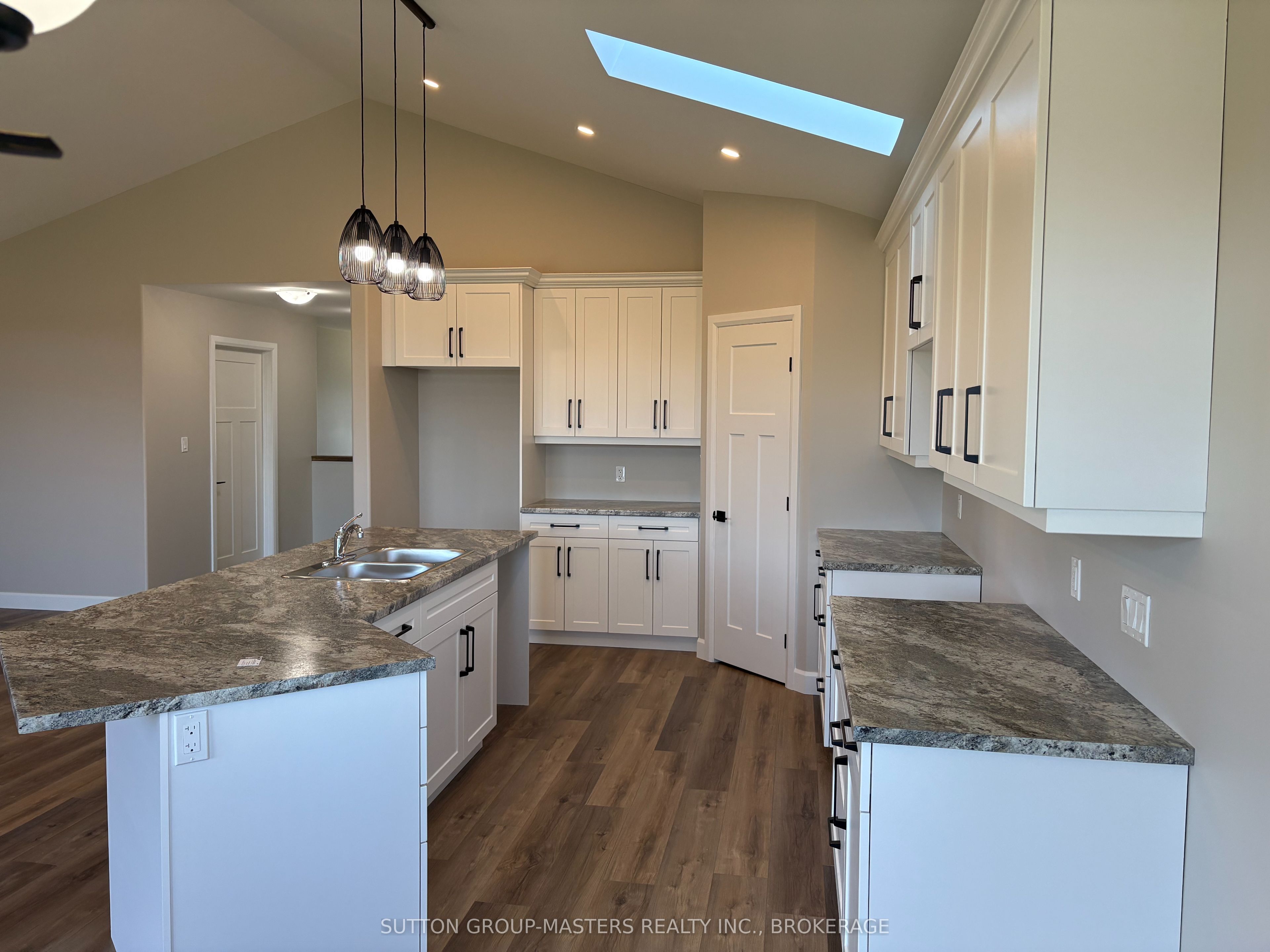 812 Windermere Drive Property Photo 4