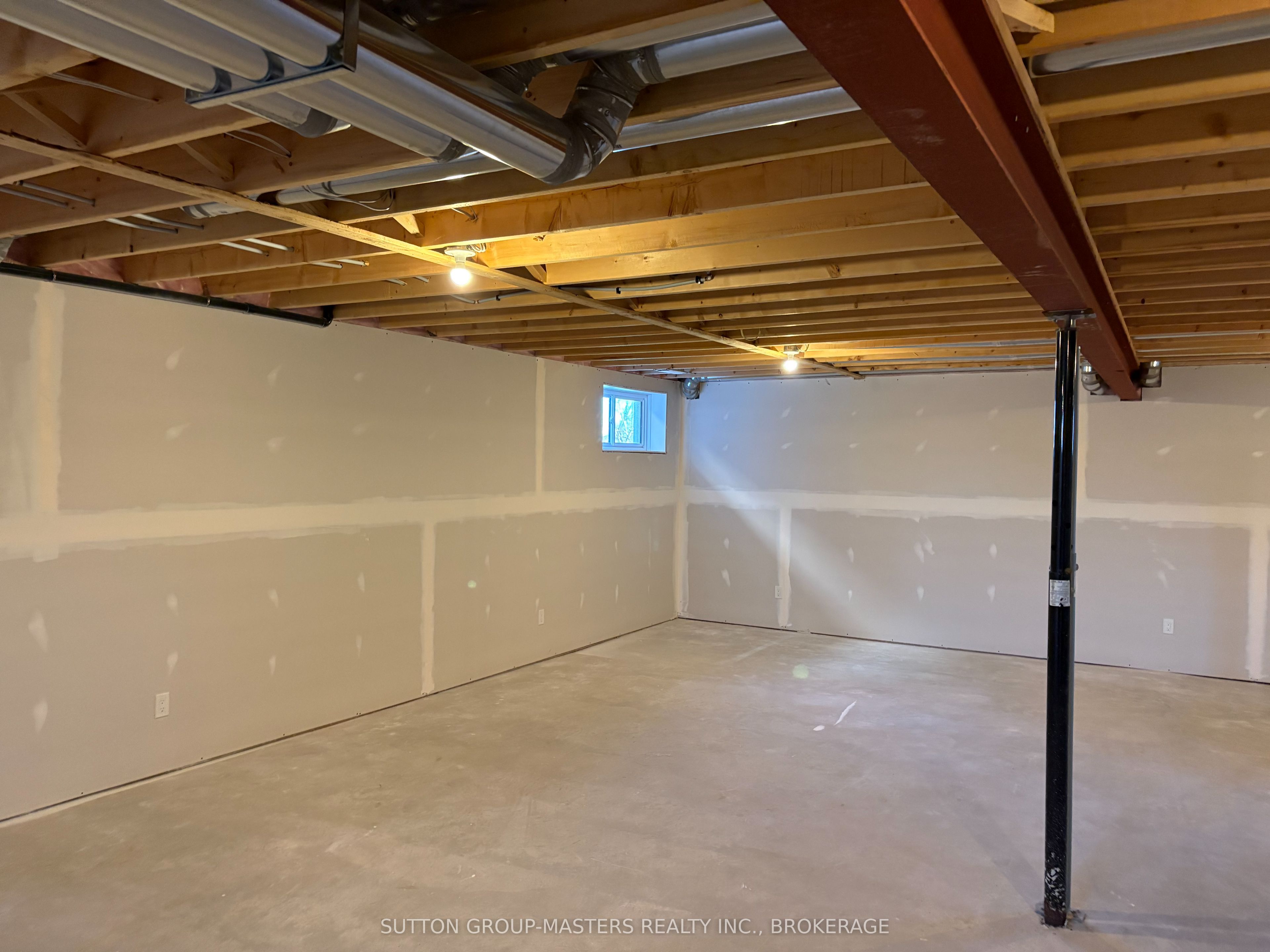 812 Windermere Drive Property Photo 18