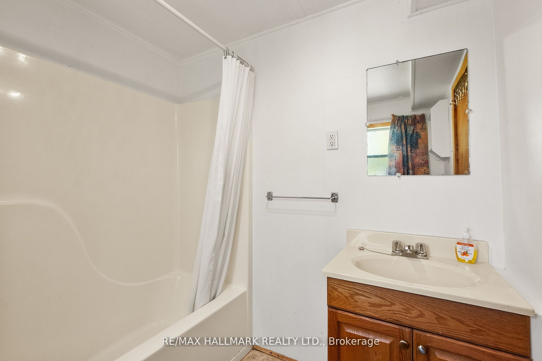 449 Island View Road 103 Property Photo 10