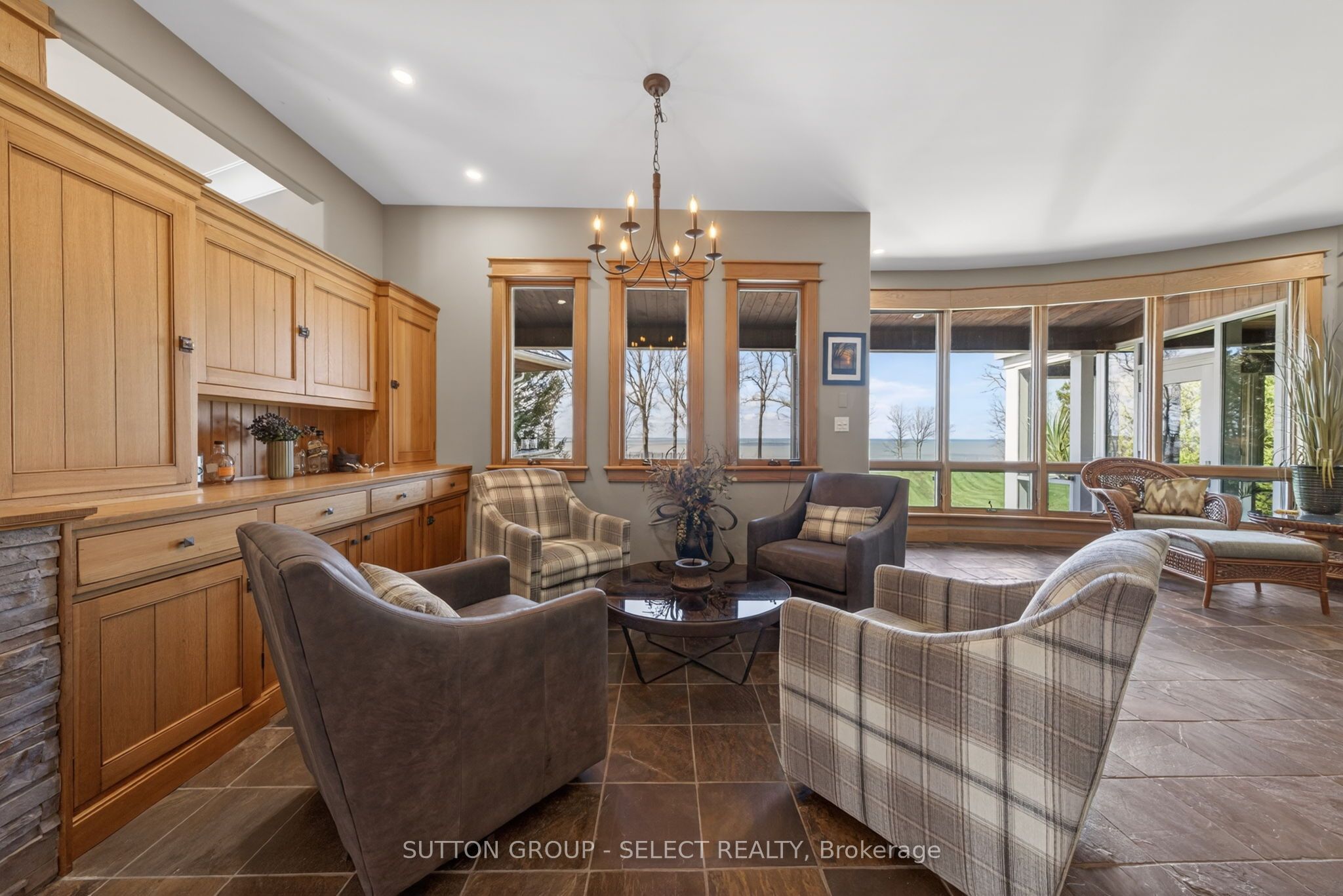4544 Lakeshore Road Property Photo 6