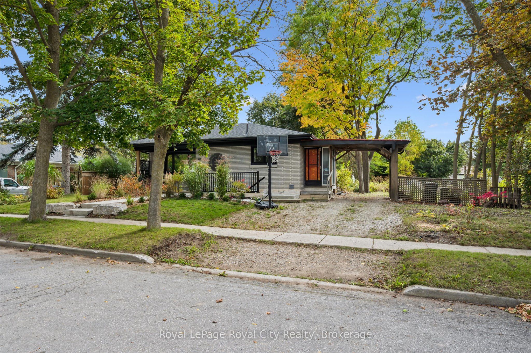 20 Highview Place Property Photo 3