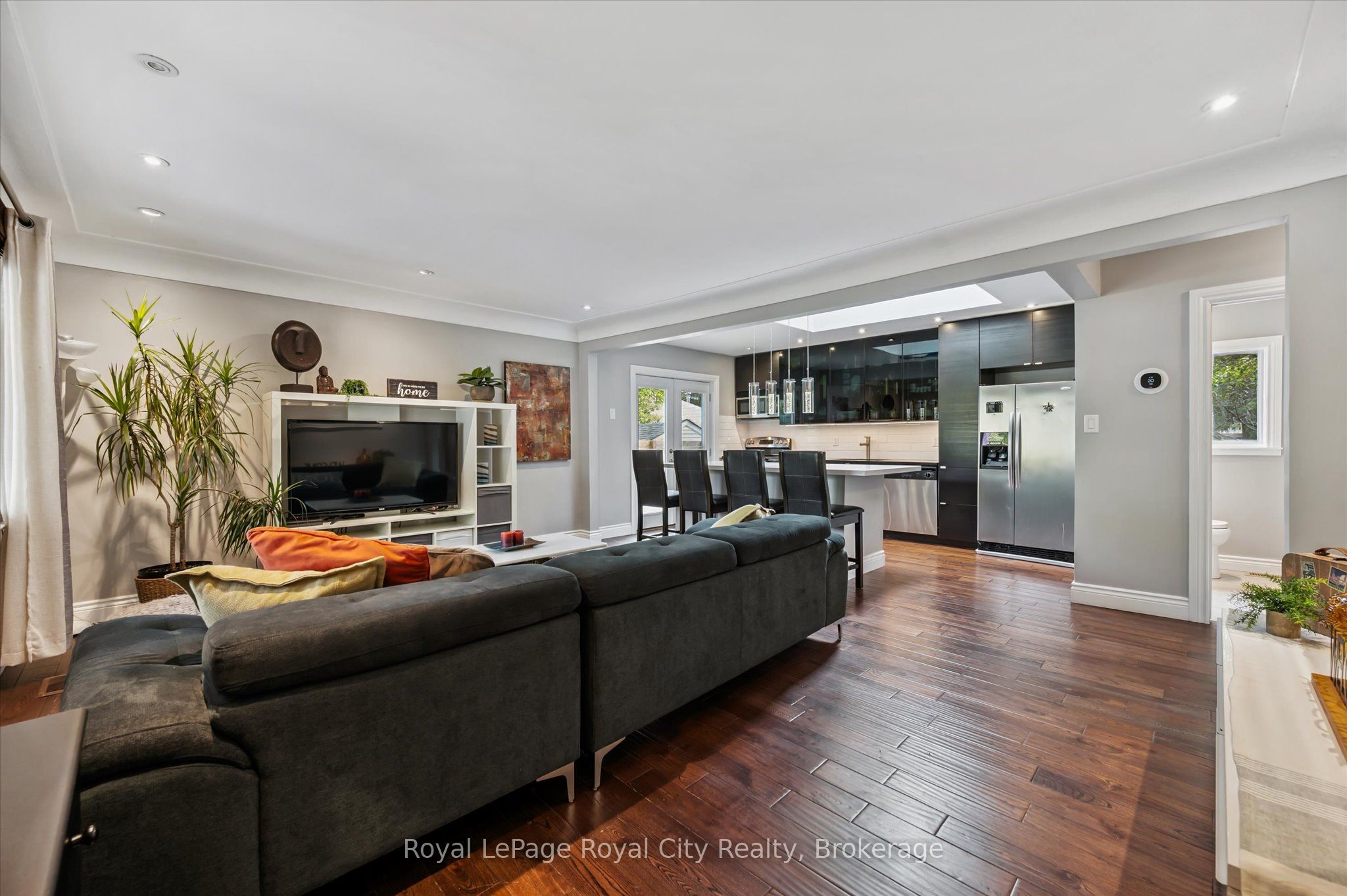 20 Highview Place Property Photo 5