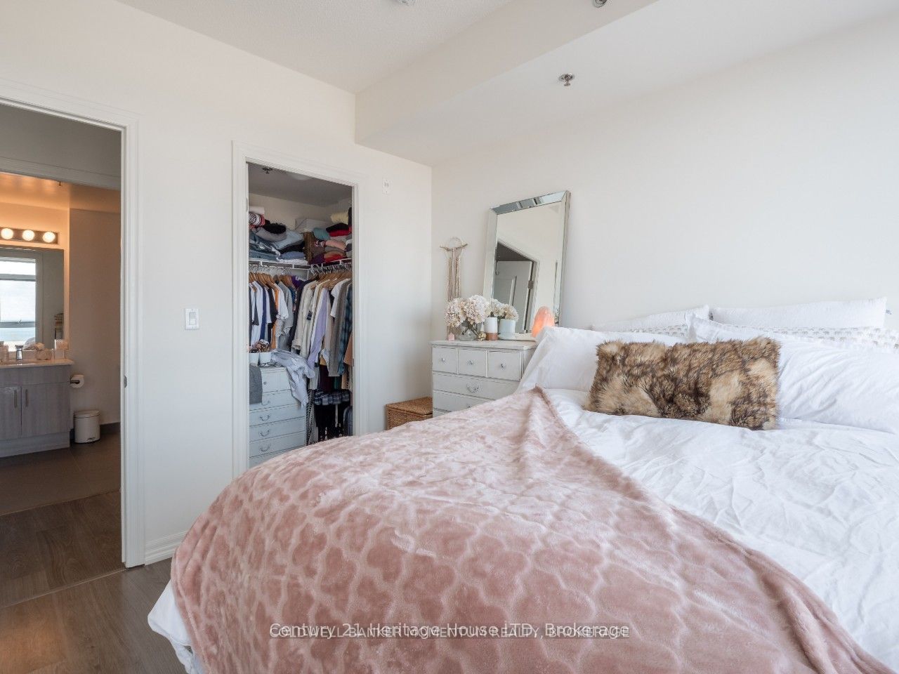 560 North Service Road 608 Property Photo 14