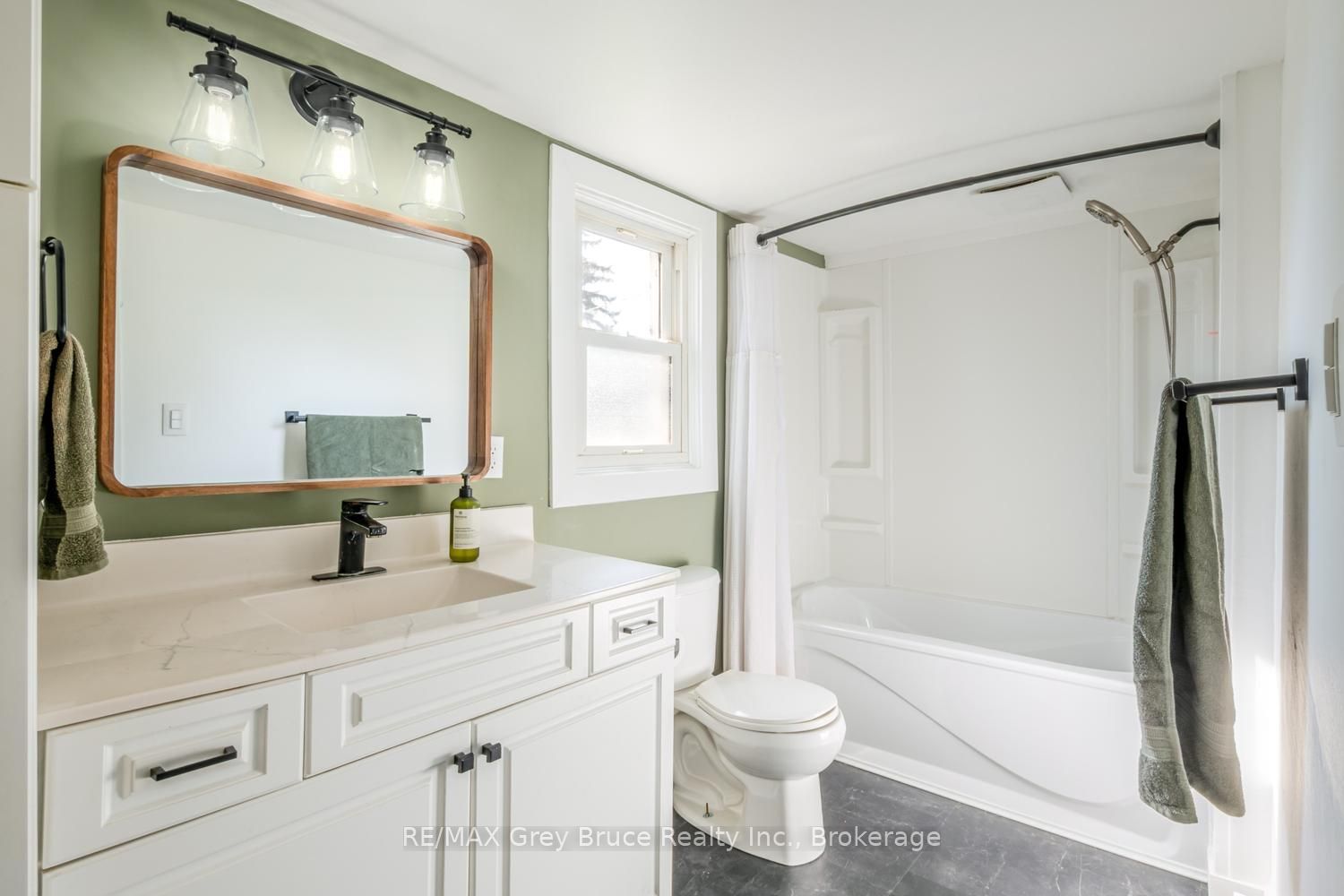 105 Main Street Property Photo 18