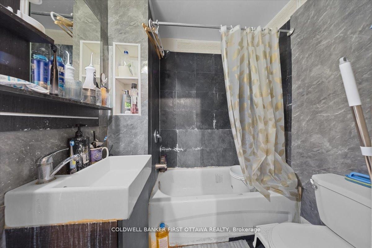 827 Somerset Street W Property Photo 21