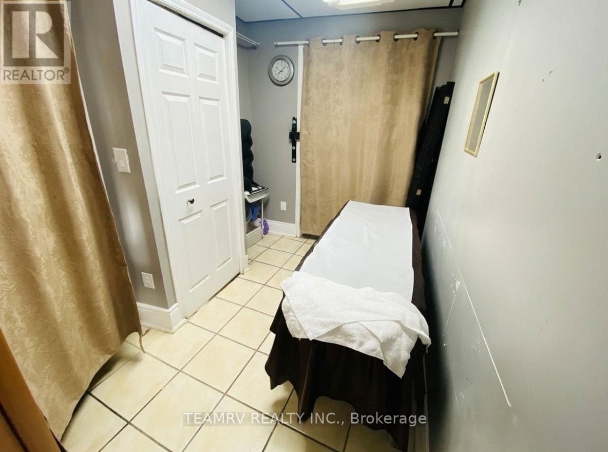 210 Samuelson Street C Property Photo 9