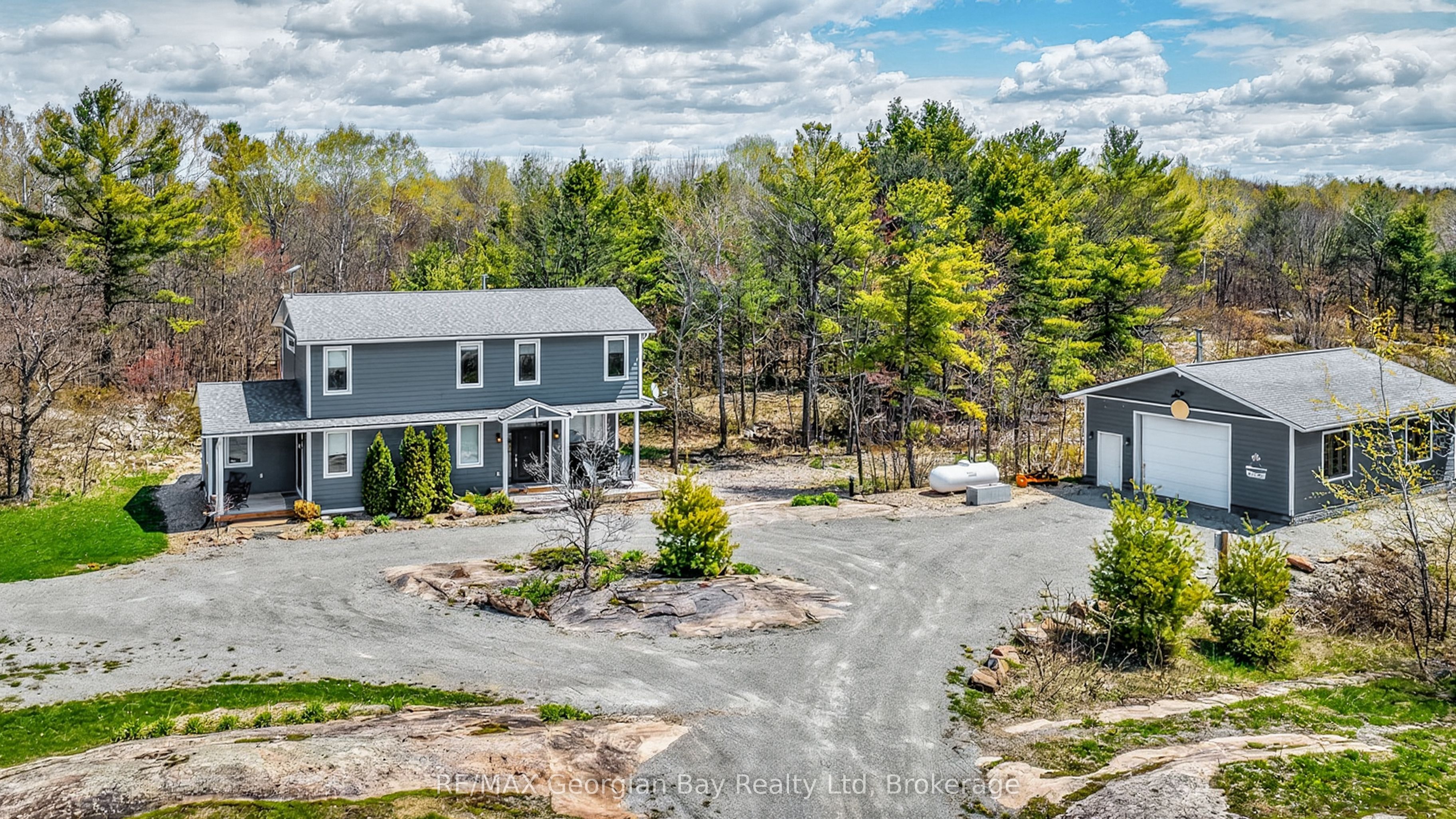 1432 HONEY HARBOUR Road Property Photo 1