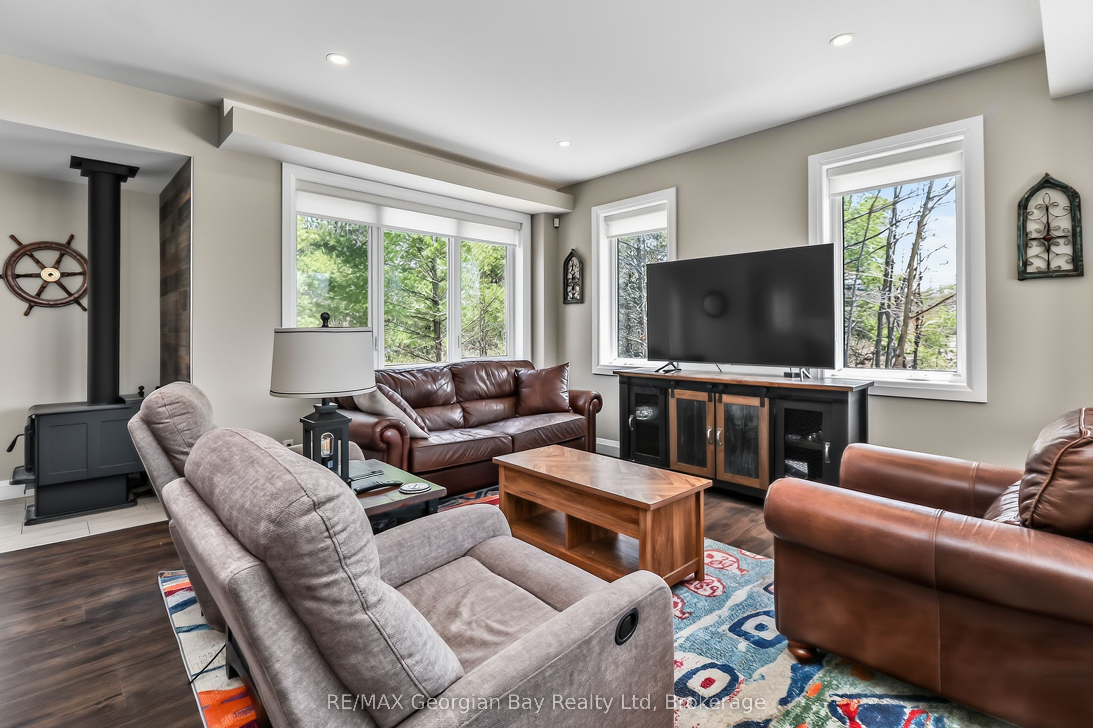 1432 Honey Harbour Road Property Photo 6