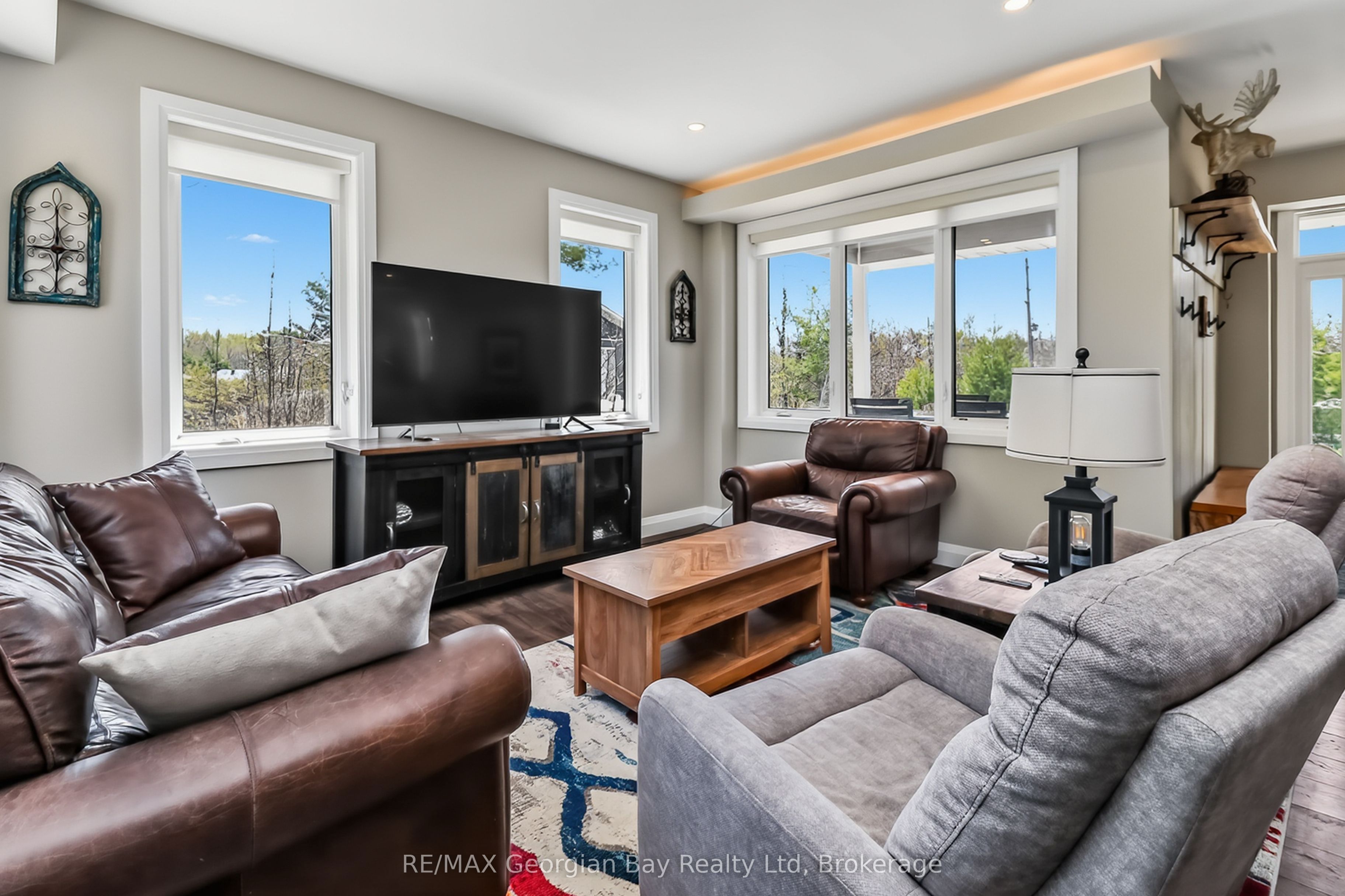 1432 Honey Harbour Road Property Photo 7