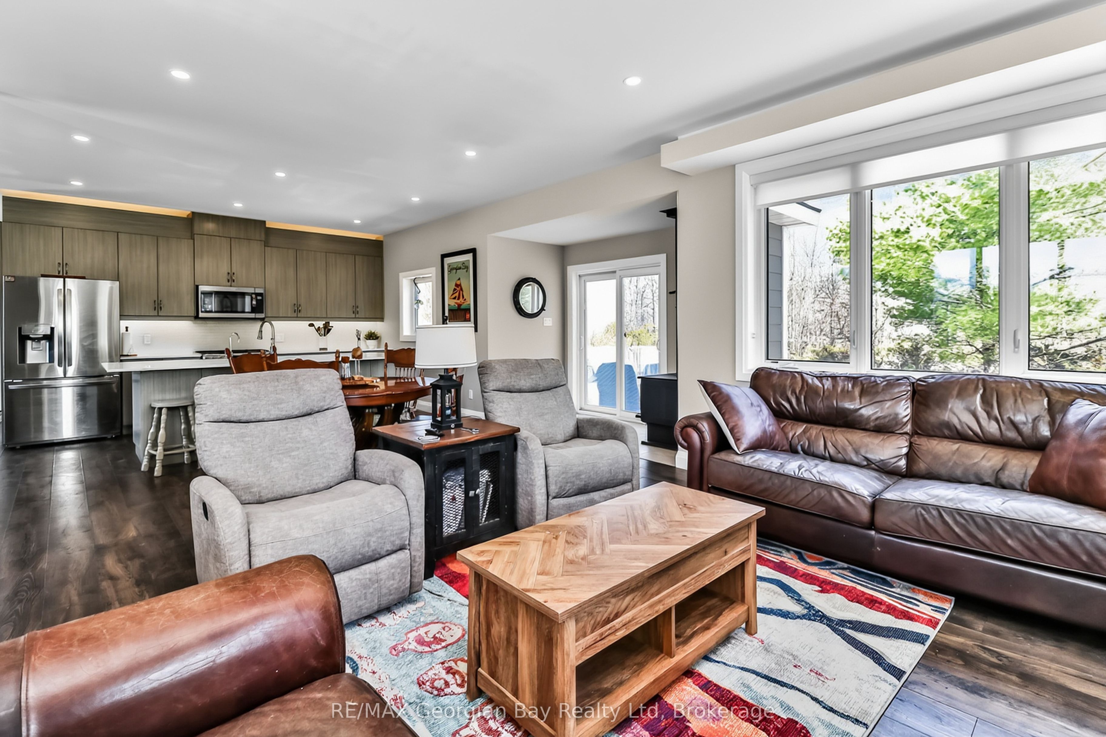 1432 Honey Harbour Road Property Photo 8