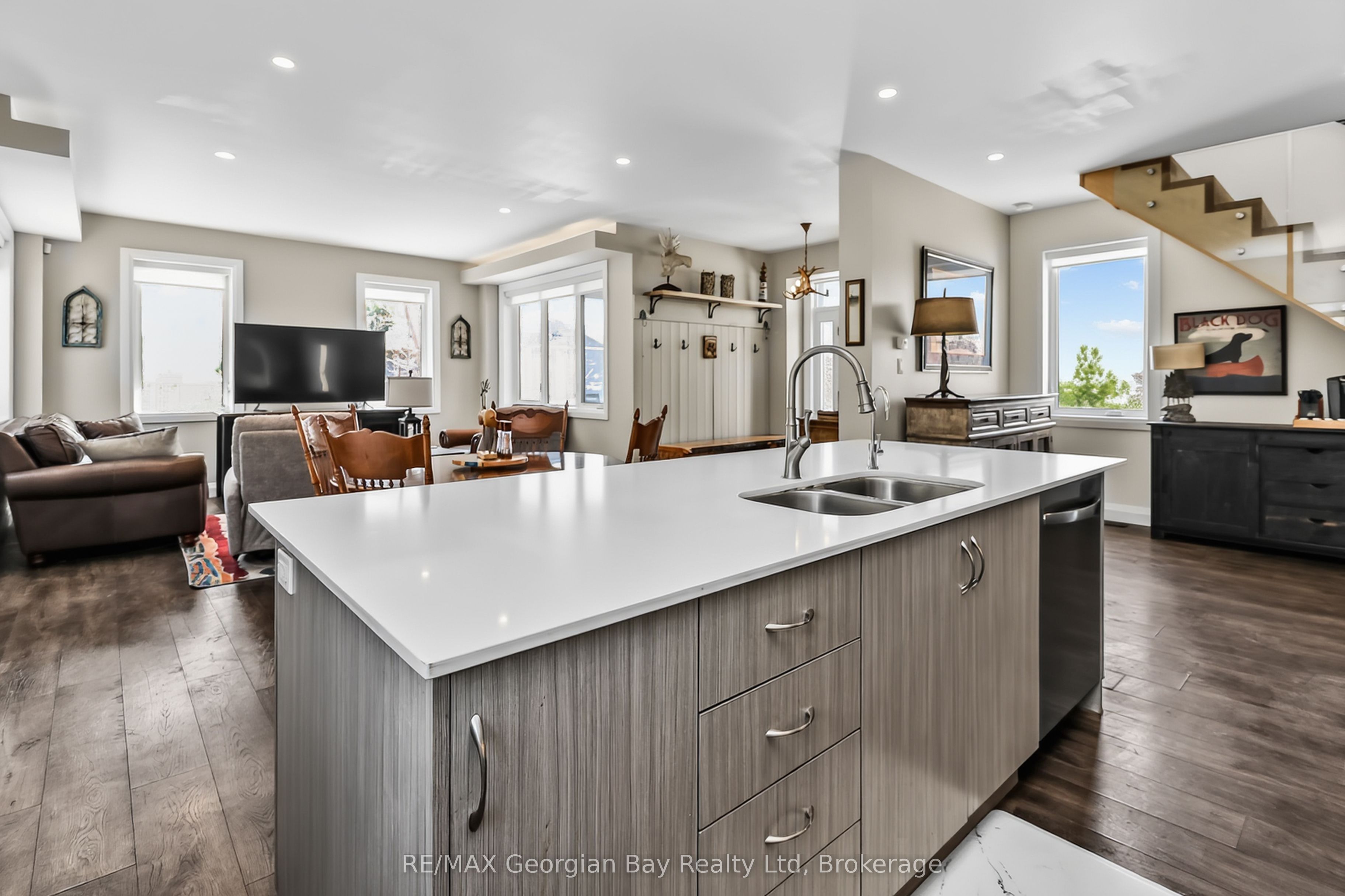 1432 Honey Harbour Road Property Photo 14