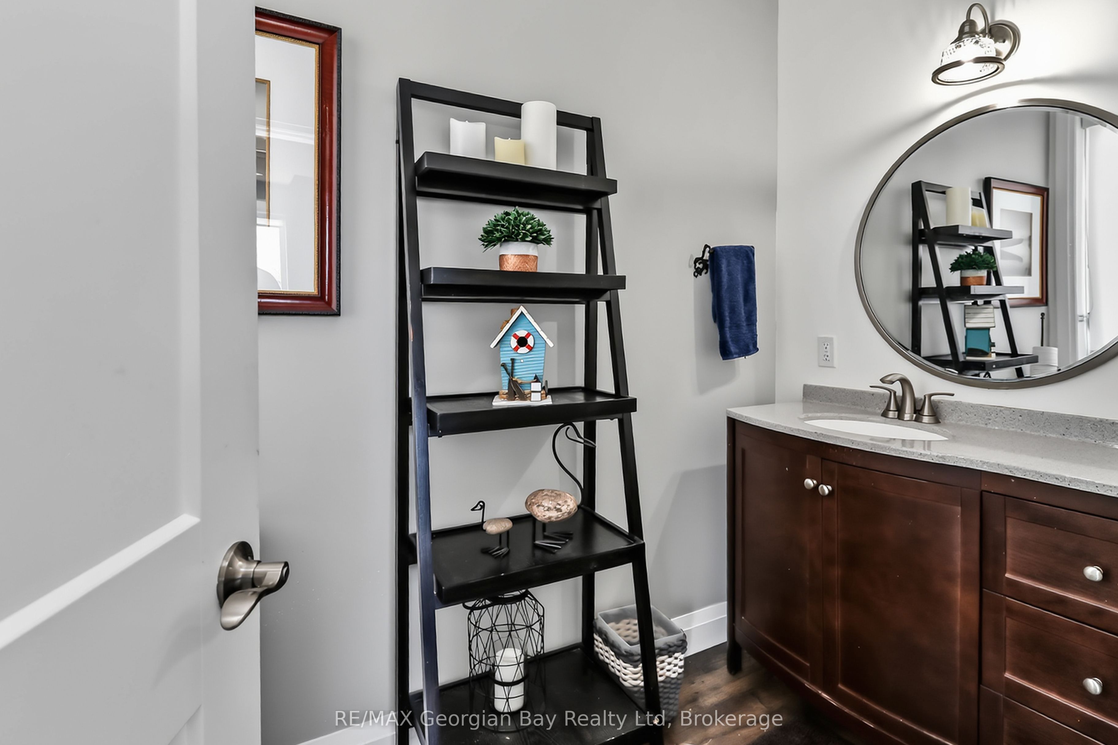 1432 Honey Harbour Road Property Photo 19