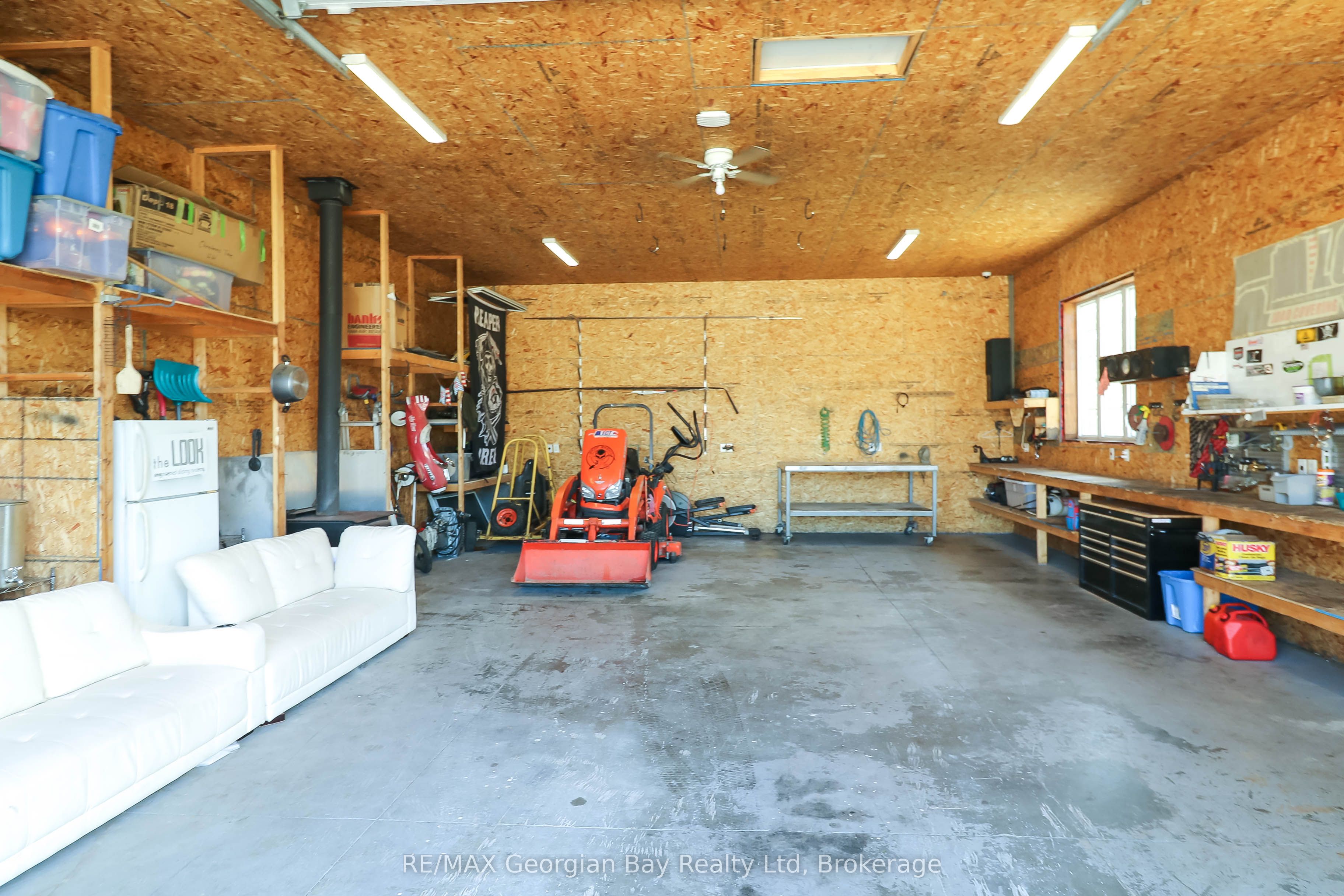 1432 Honey Harbour Road Property Photo 39