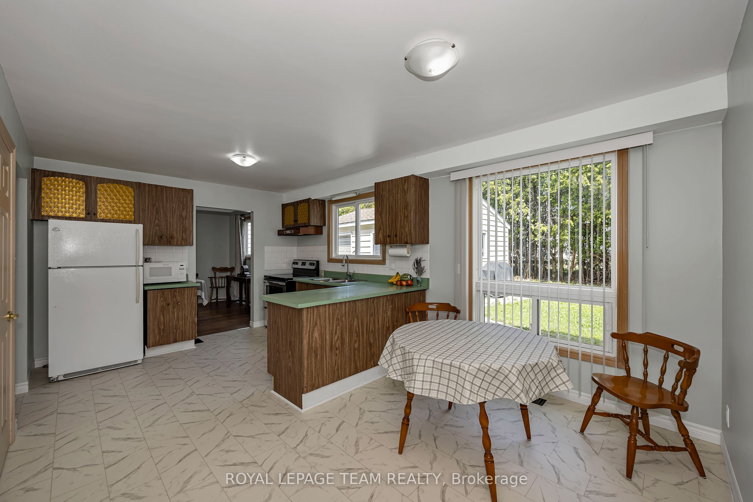 73 Southpark Drive Property Photo 16