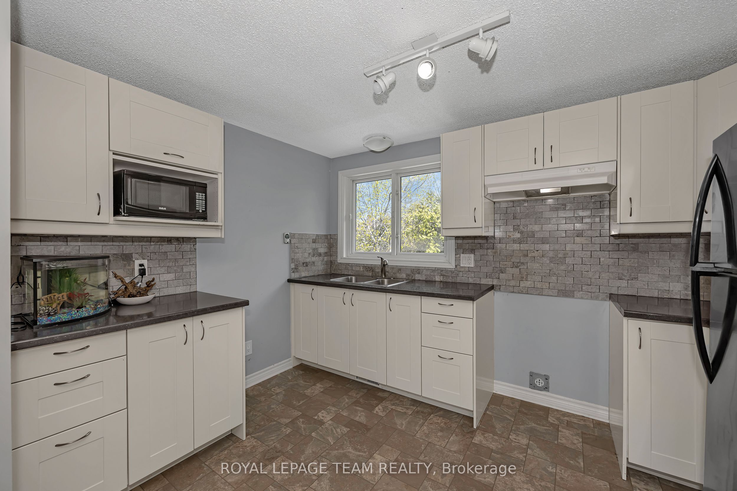 73 Southpark Drive Property Photo 25