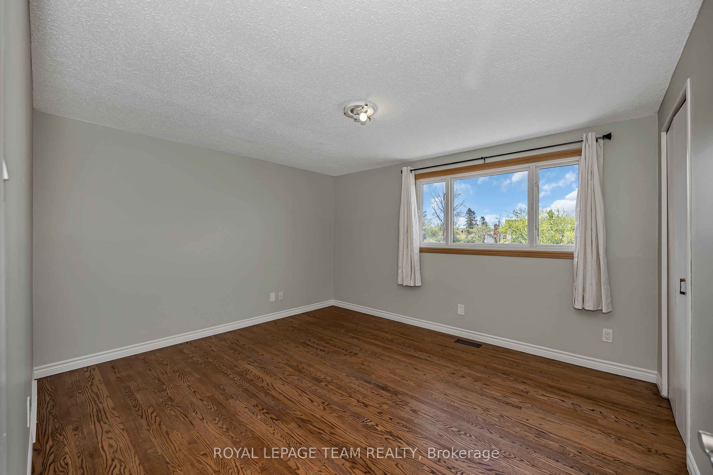 73 Southpark Drive Property Photo 33