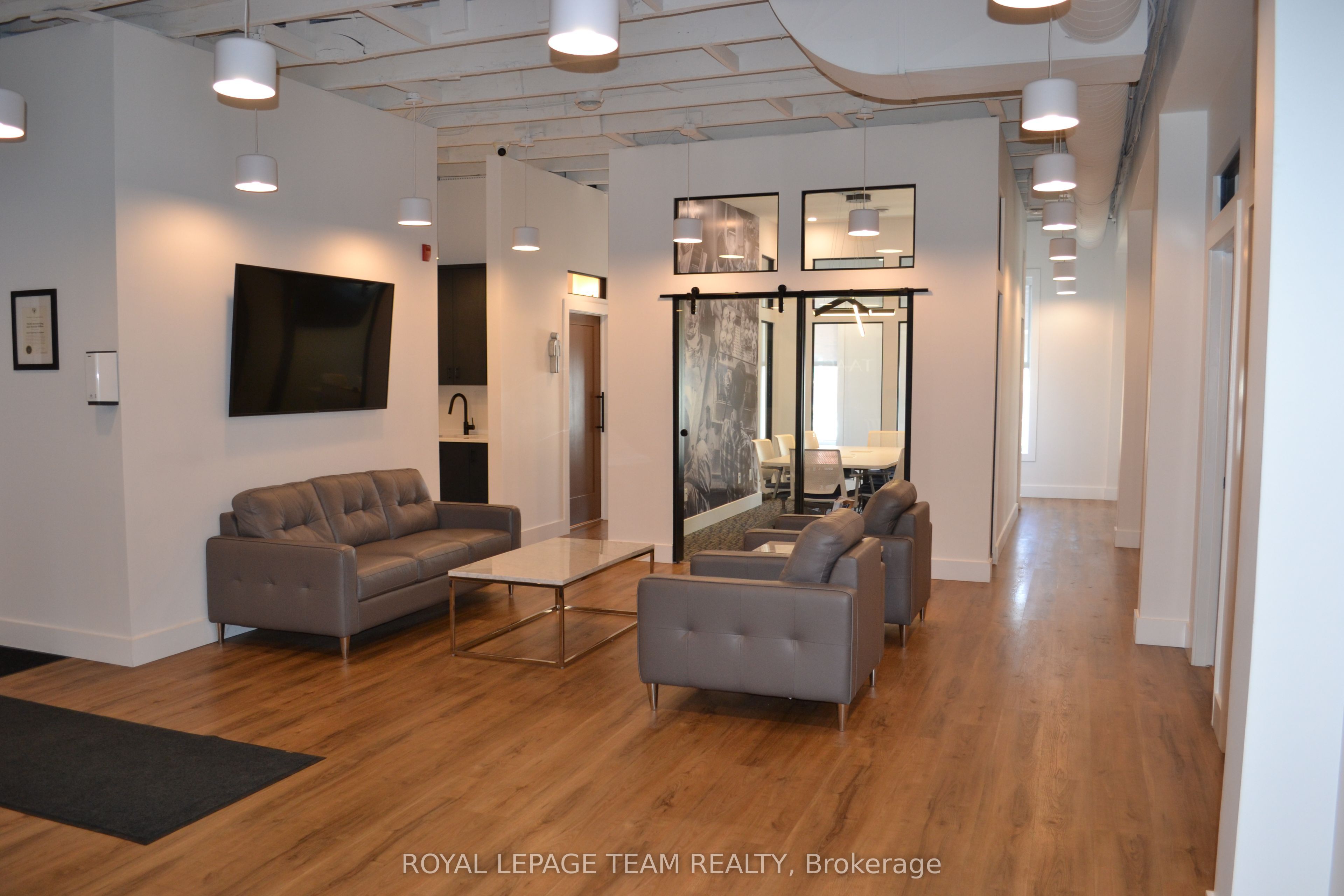 129 John Street N Property Photo 10