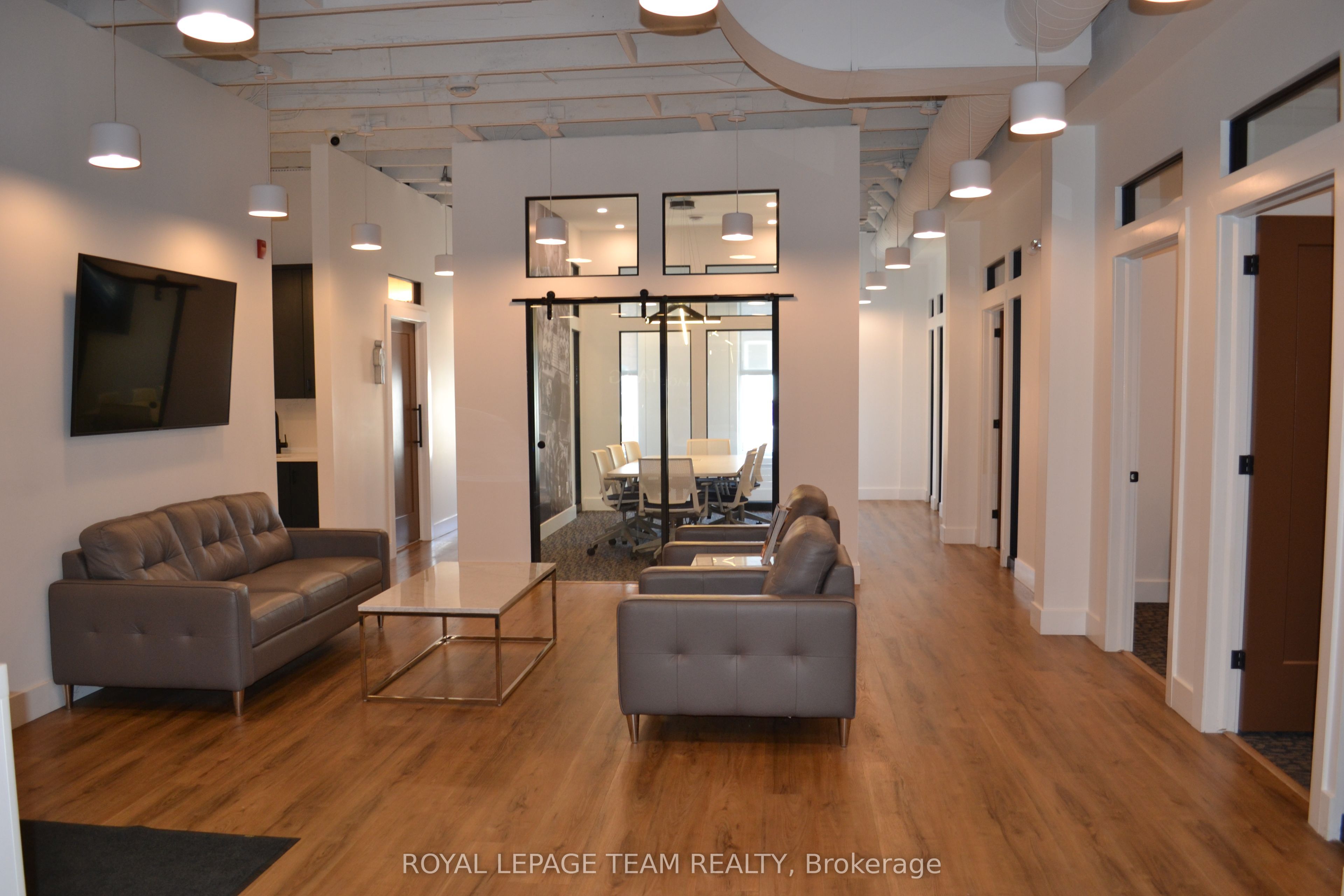 129 John Street N Property Photo 11