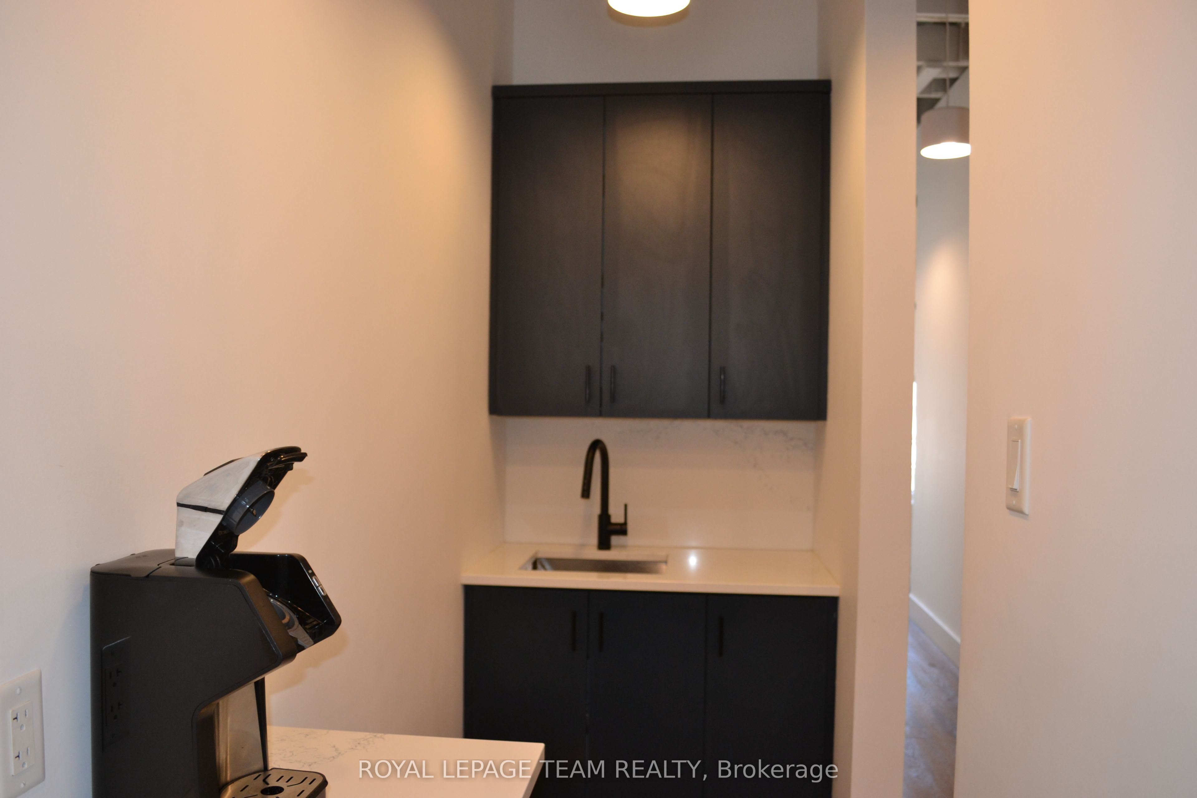 129 John Street N Property Photo 25