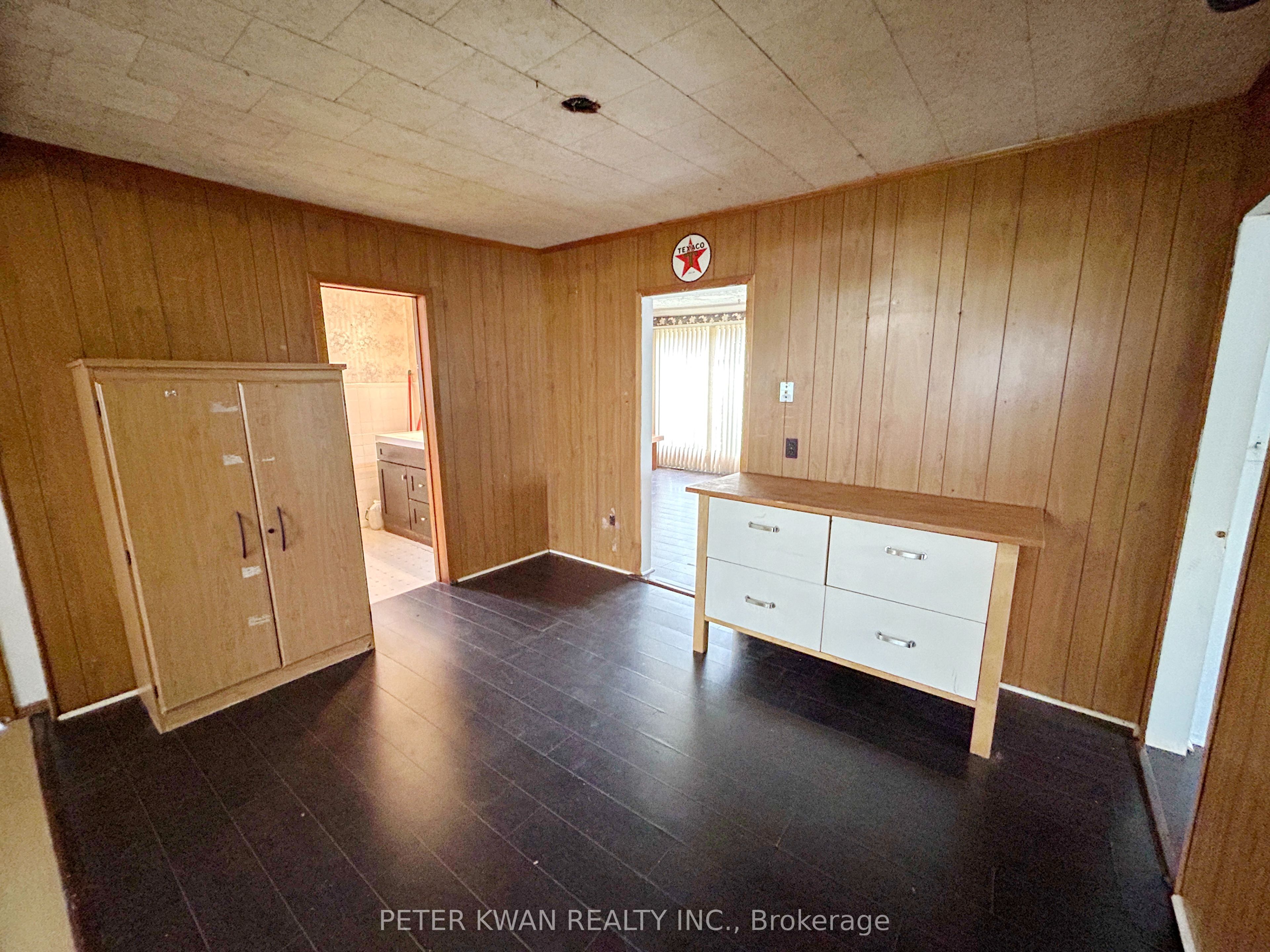 4977 John Street Property Photo 7