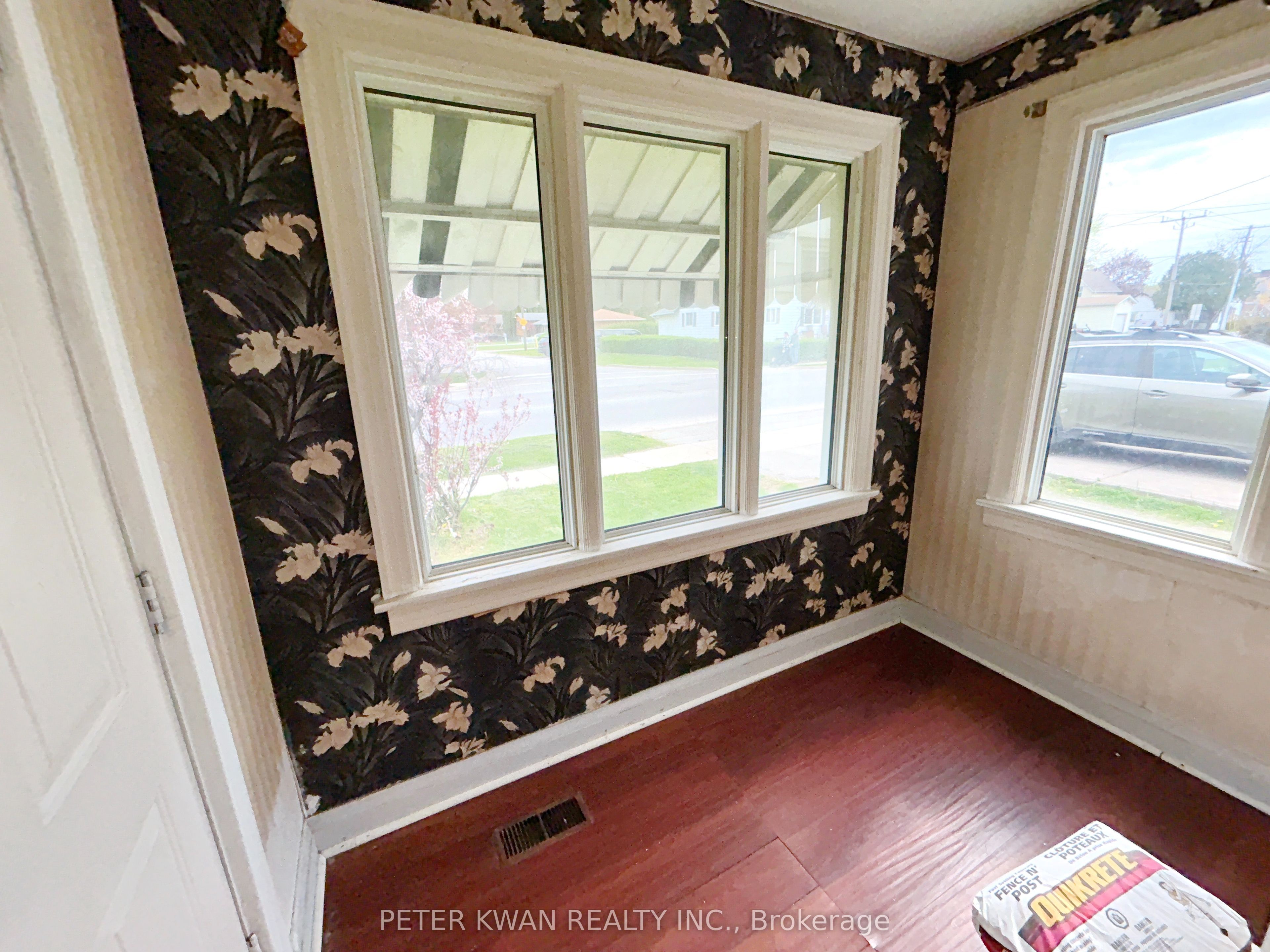 4977 John Street Property Photo 10