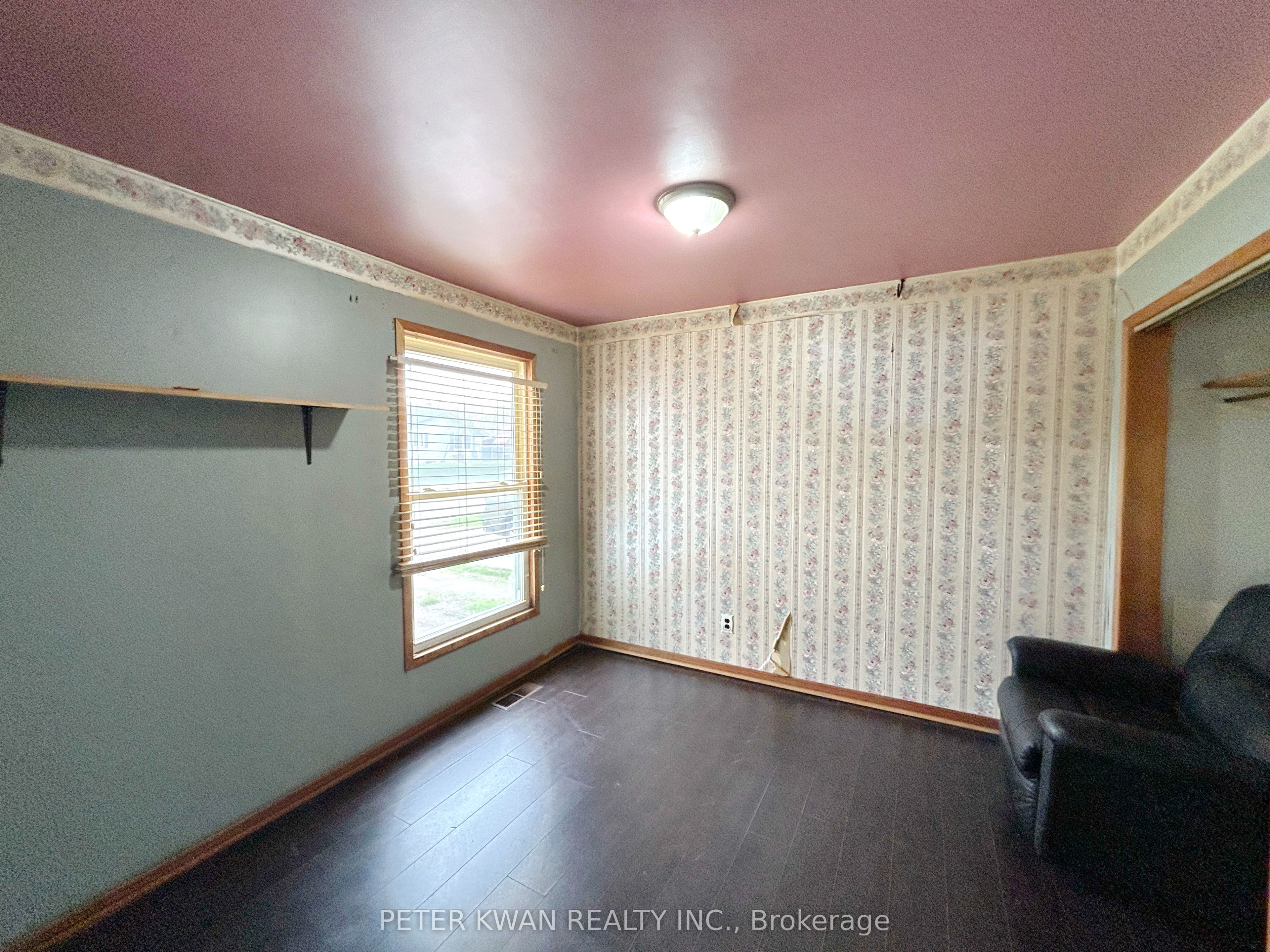 4977 John Street Property Photo 13