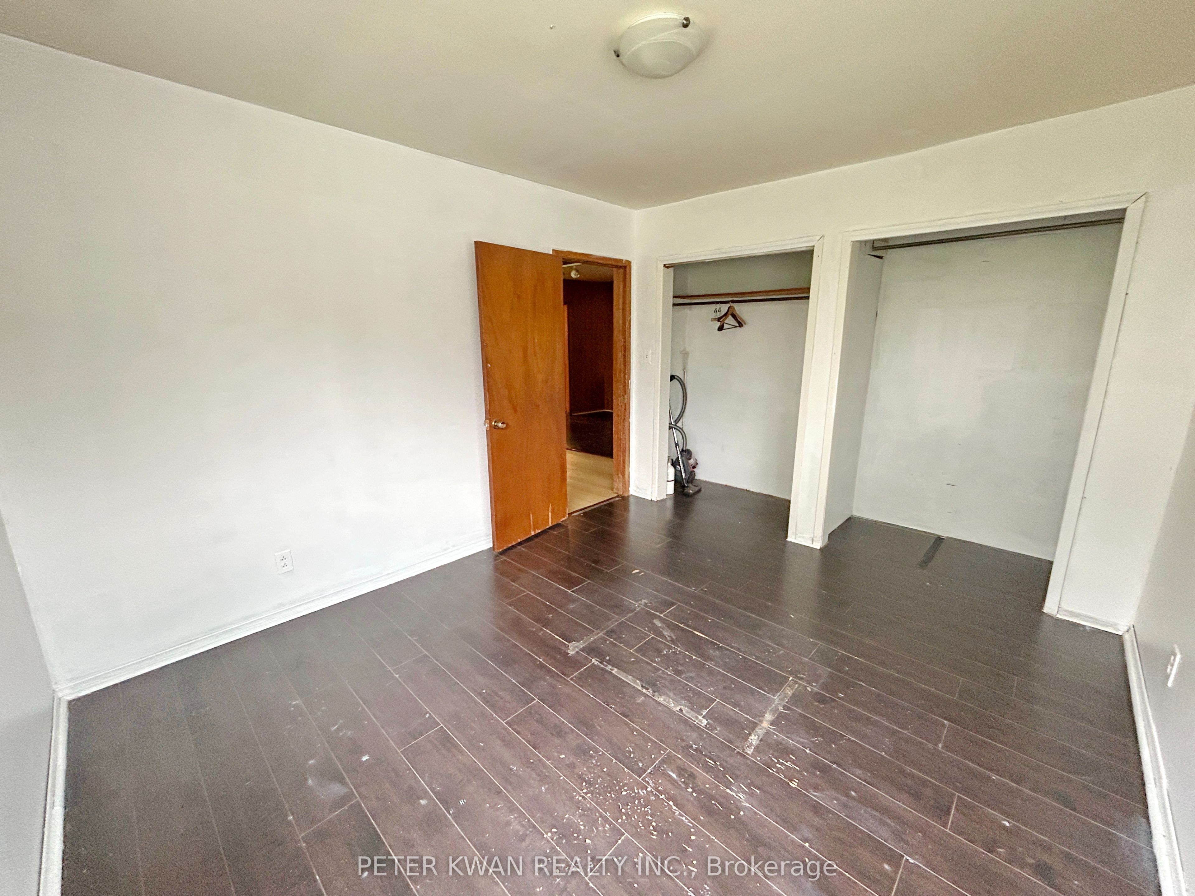 4977 John Street Property Photo 14