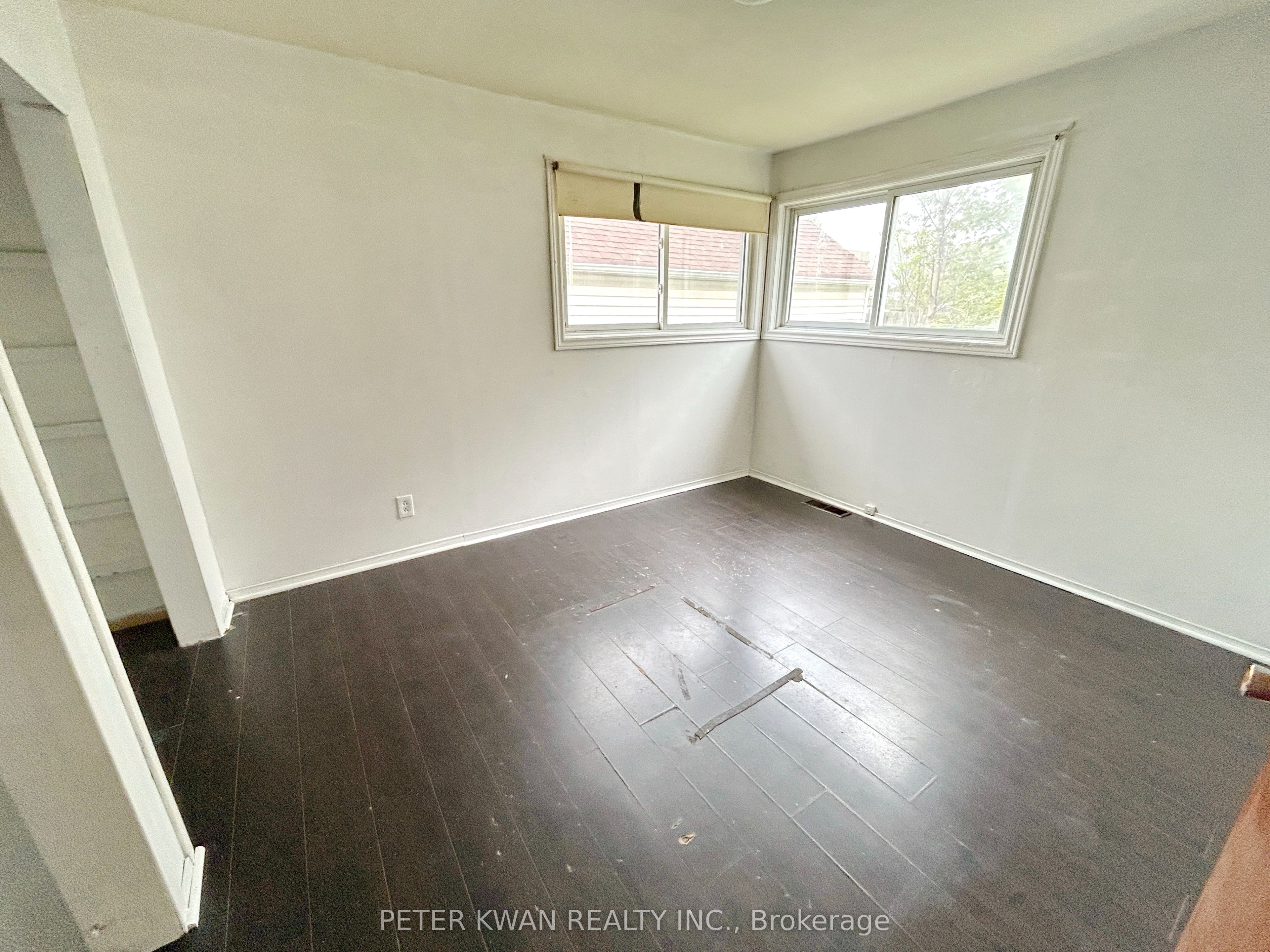 4977 John Street Property Photo 15