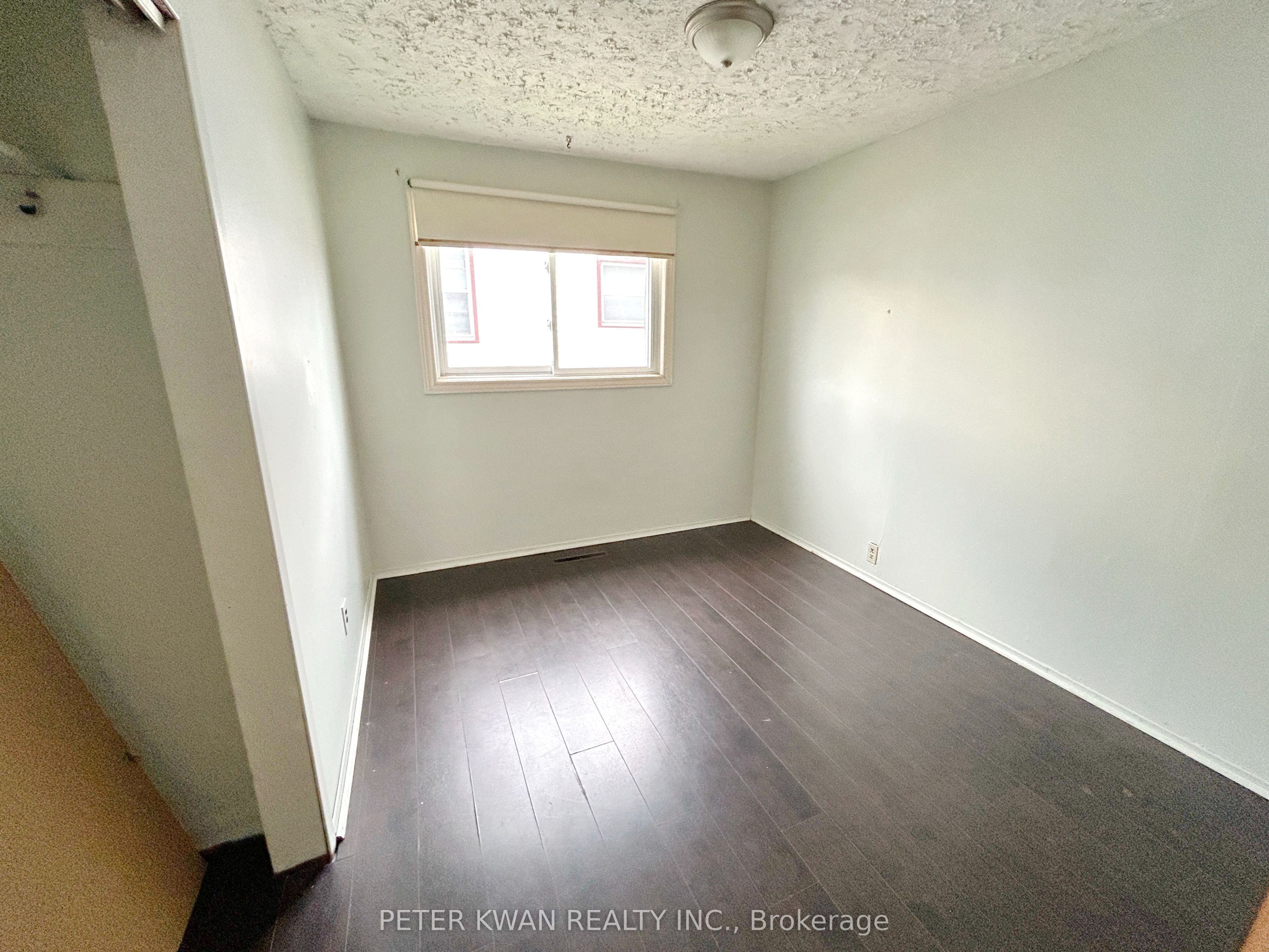 4977 John Street Property Photo 16