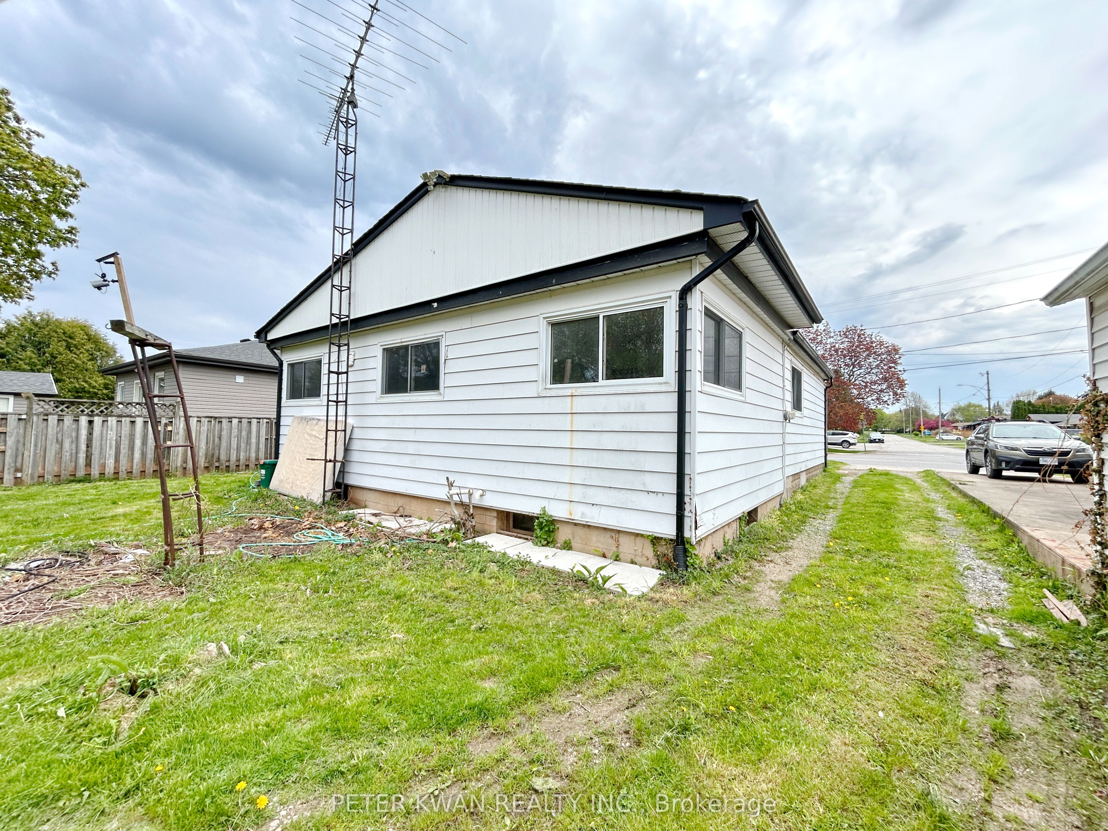 4977 John Street Property Photo 37