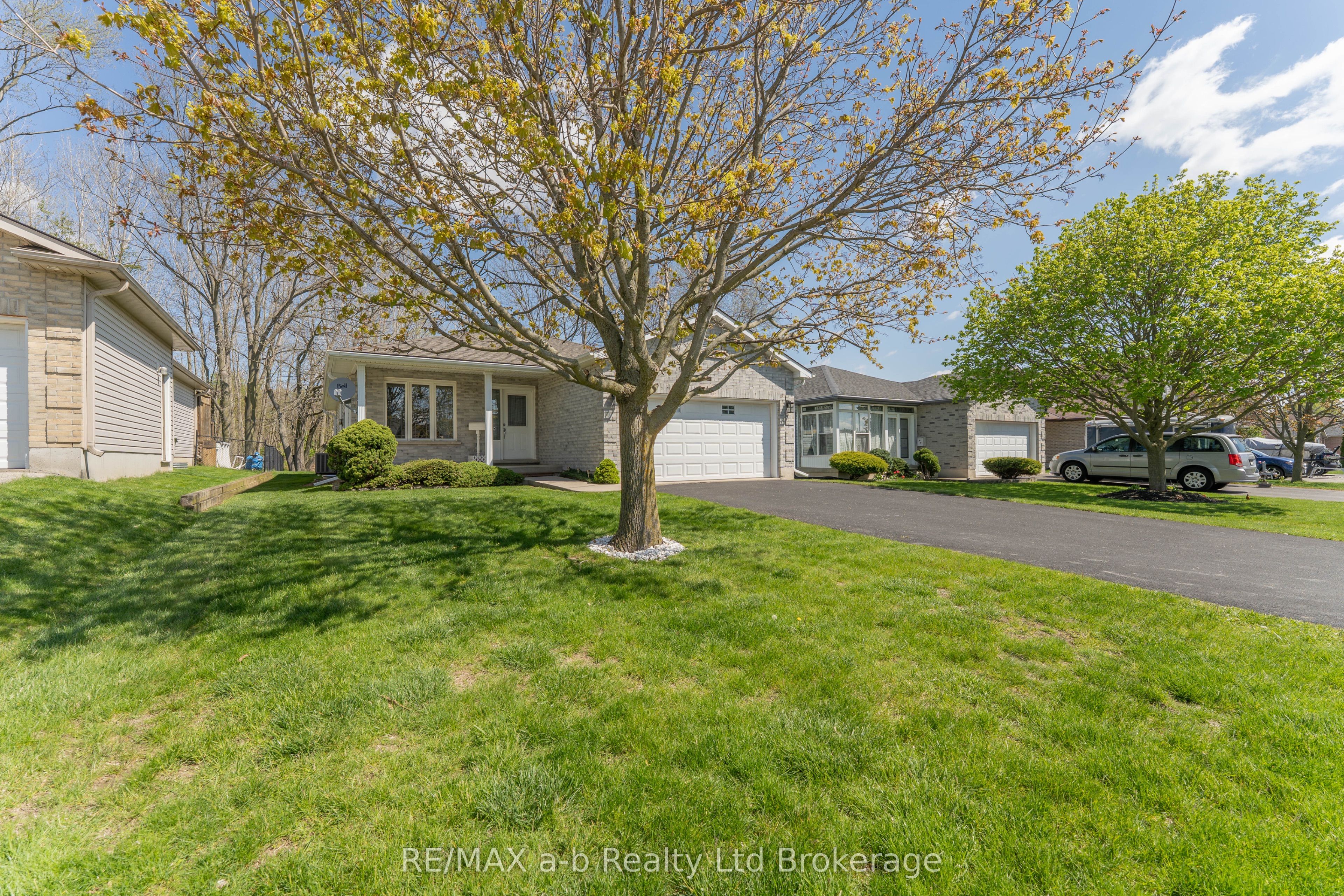 44 Beech Boulevard Property Photo 1