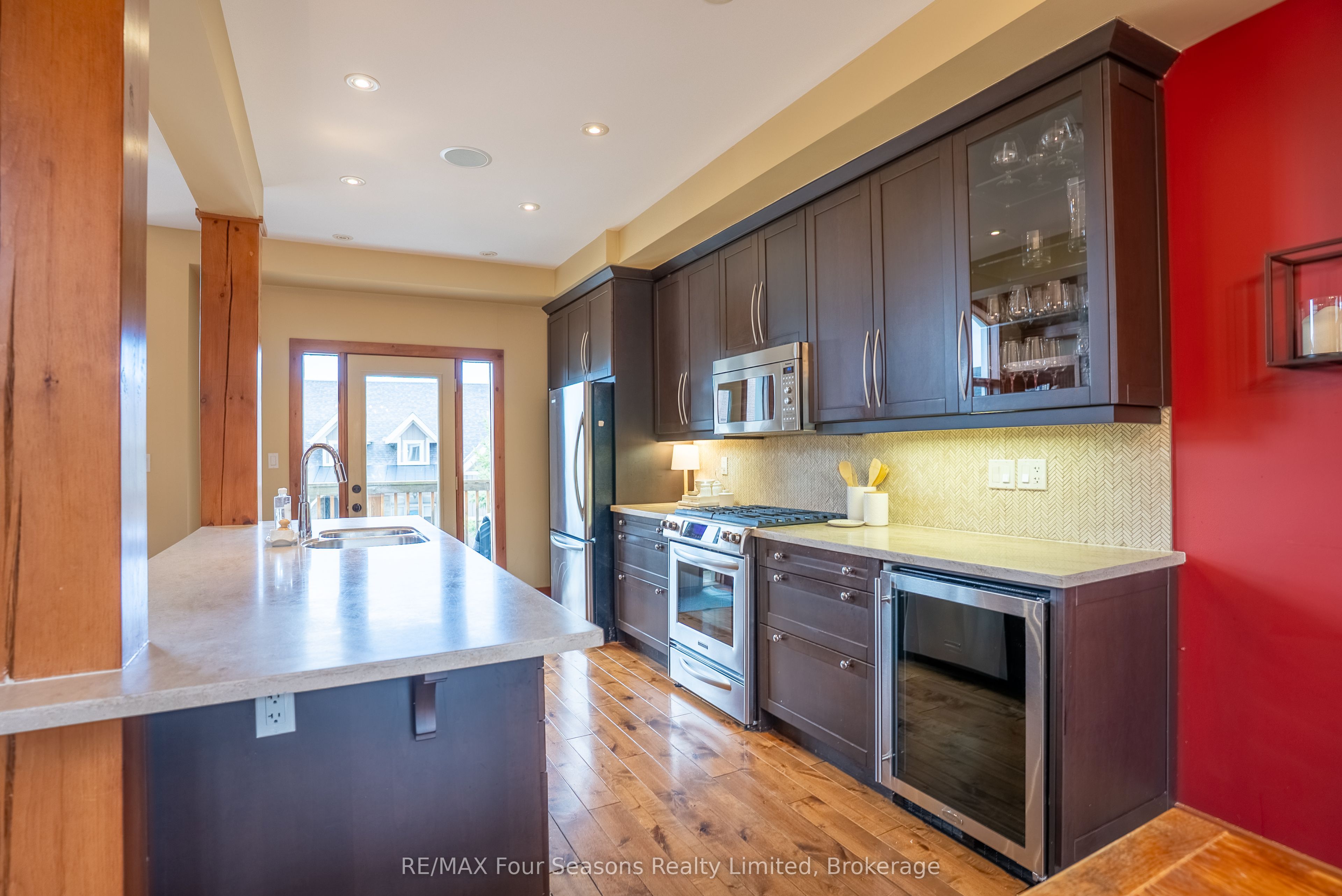 141 Venture Boulevard Property Photo 11