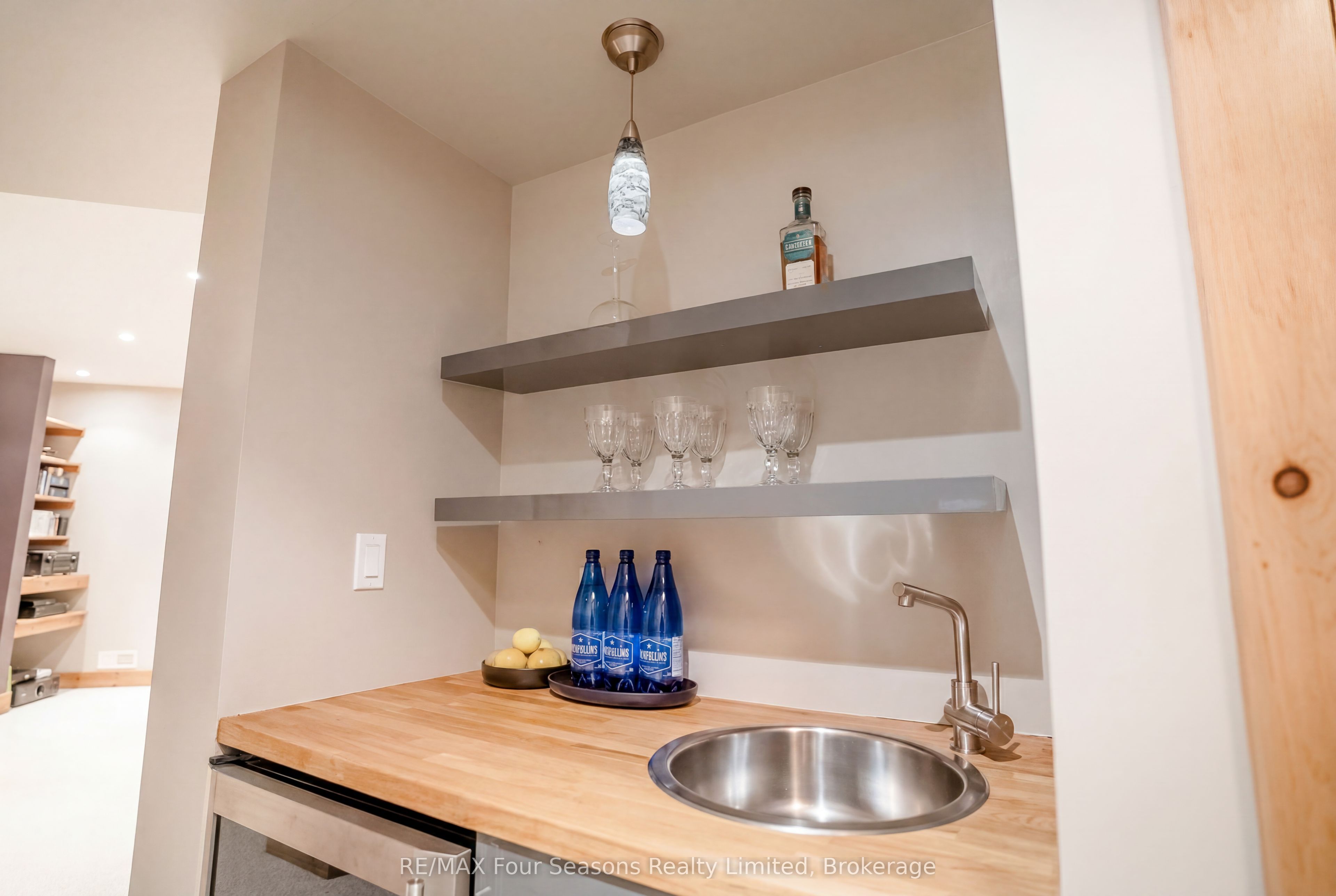 141 Venture Boulevard Property Photo 34